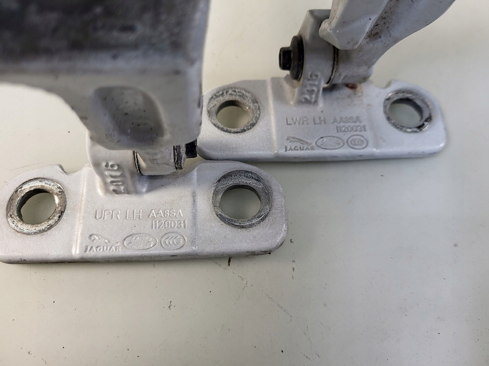 hinges door left front left front LRC JAGUAR XF II X260 sedan