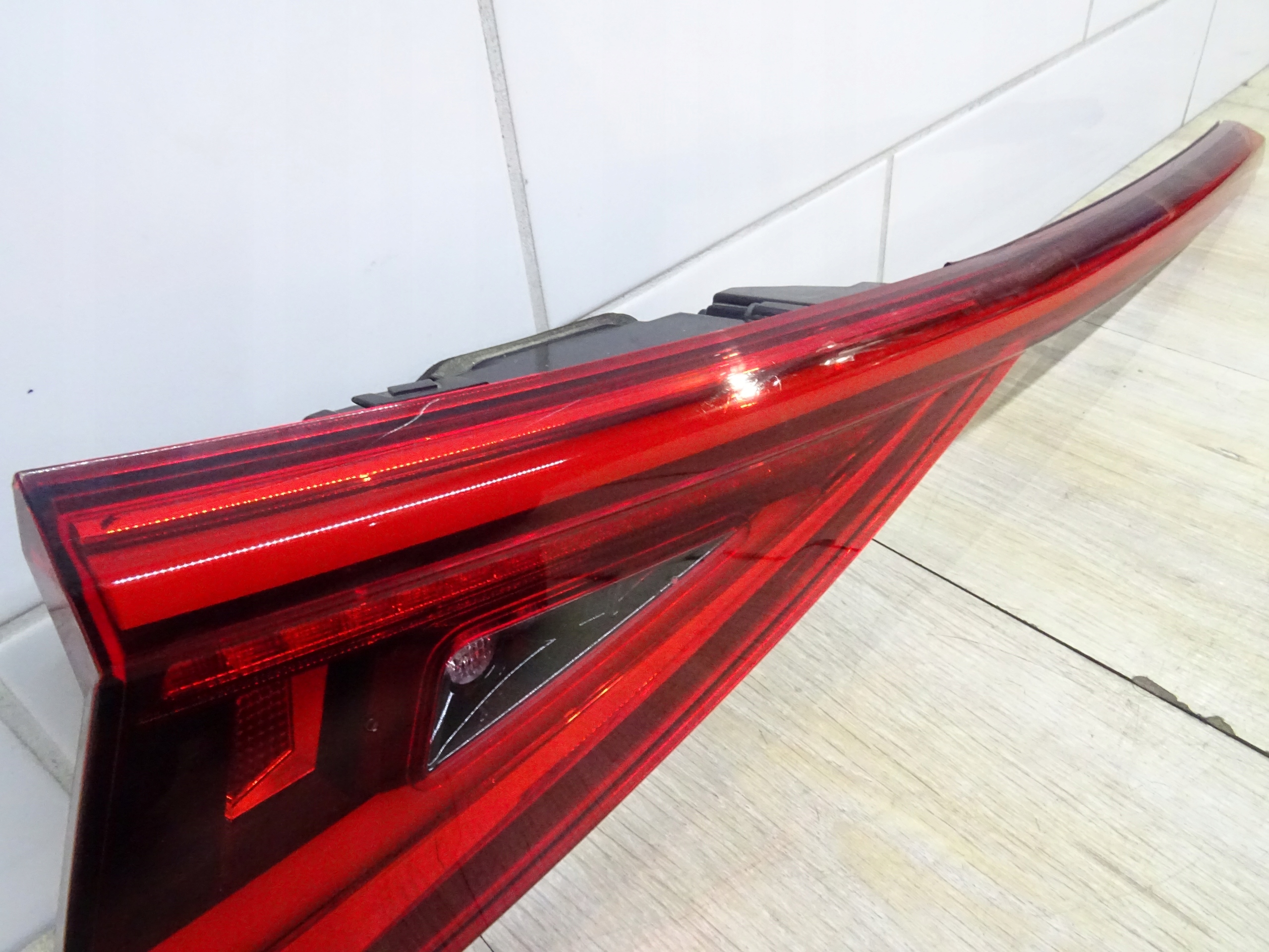 LAMPA LEWA TYŁ KLAPY SEAT TARRACO LIFT 5FJ945095 Typ samochodu Samochody osobowe