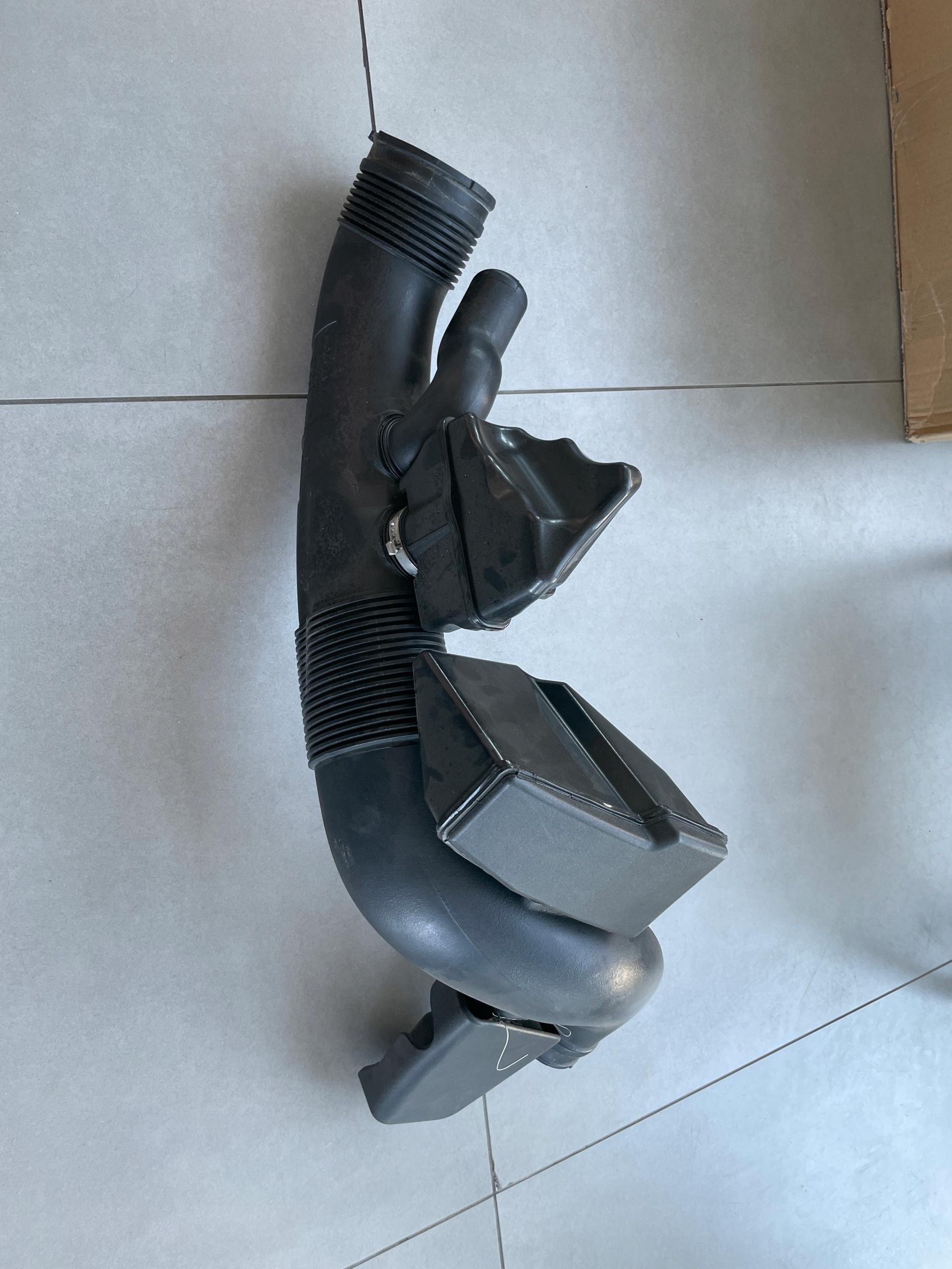 31305036 30745348 - VOLVO повітряна труба 3.2 XC60 XC70 S80