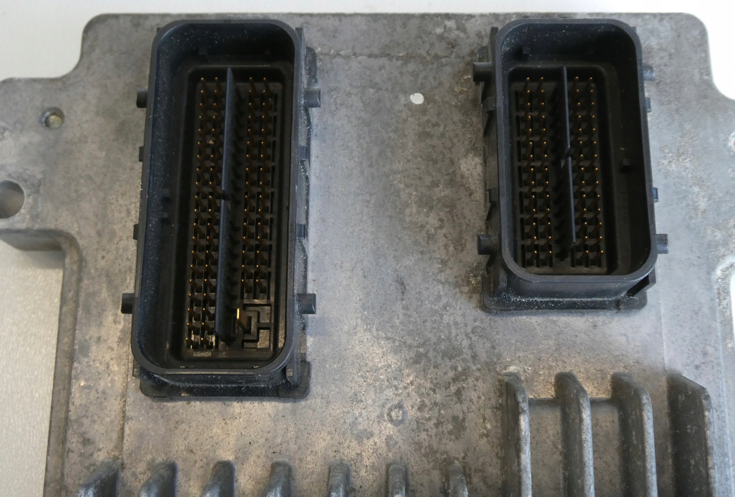 computer control unit of the engine OPEL ASTRA 4 J 1.6 petrol A16XER 115 KM