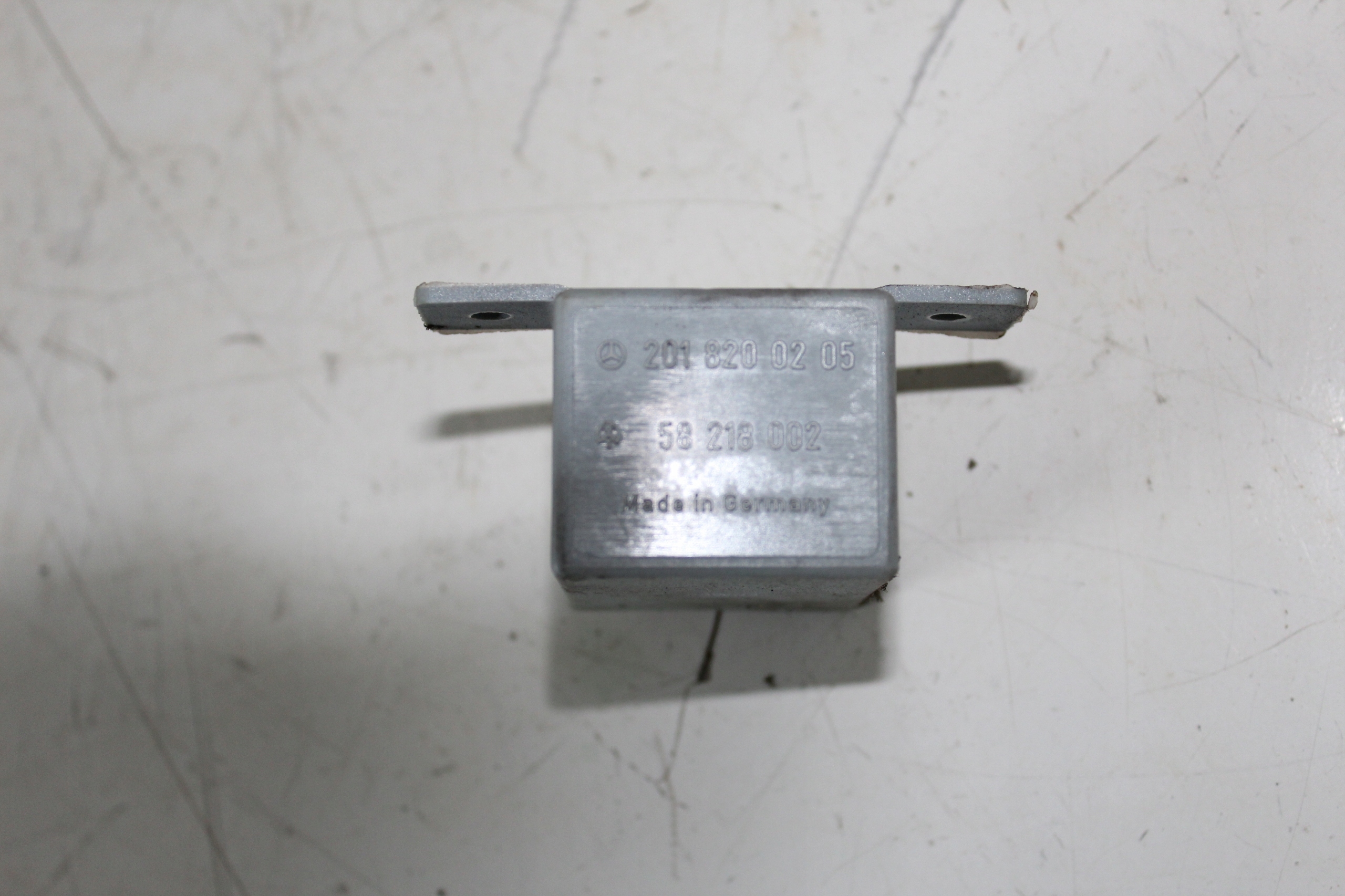 PRZEKAŹNIK moduł Haka Mercedes 190 124