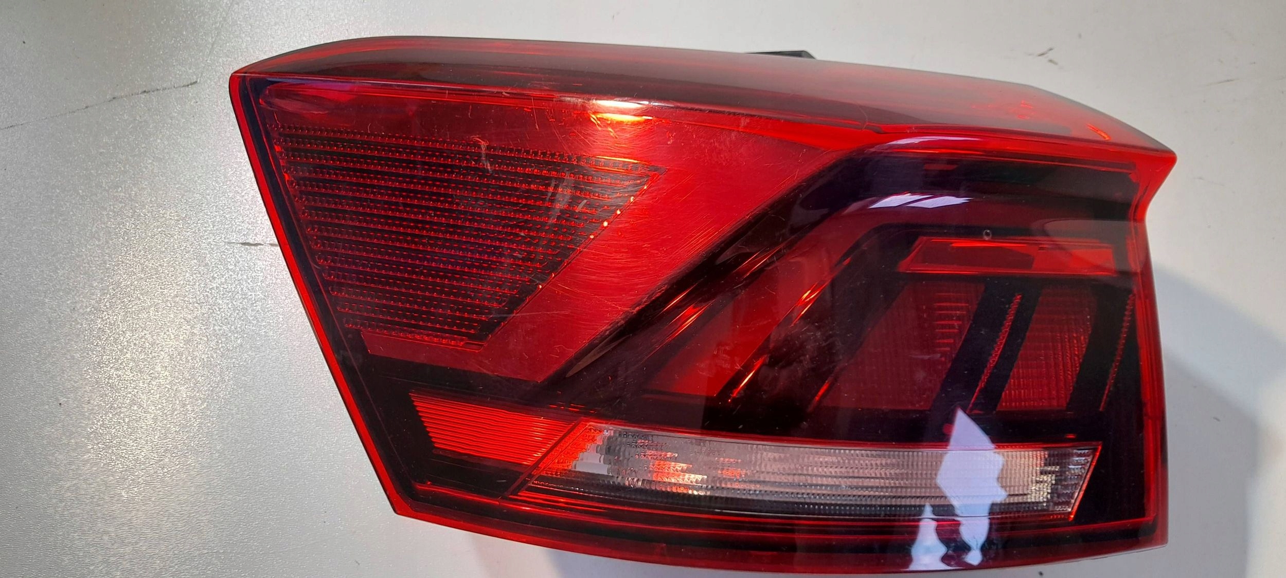 Volkswagen T-Roc light rear left 2GA945095A (R660)