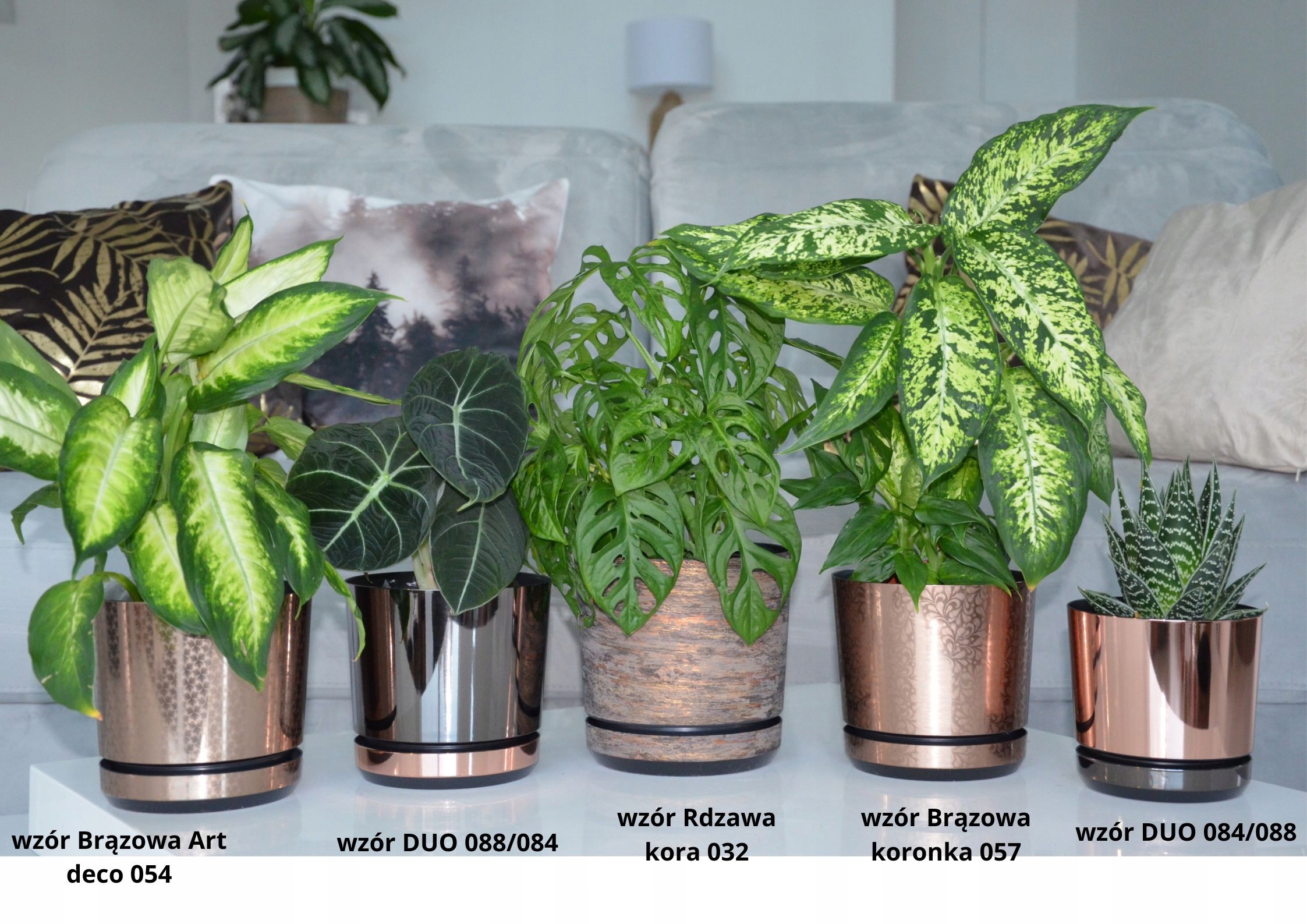 16 Doniczka dwukolorowa CZARNA z podstawką ZŁOTĄ B Materiał wykonania tworzywo sztuczne