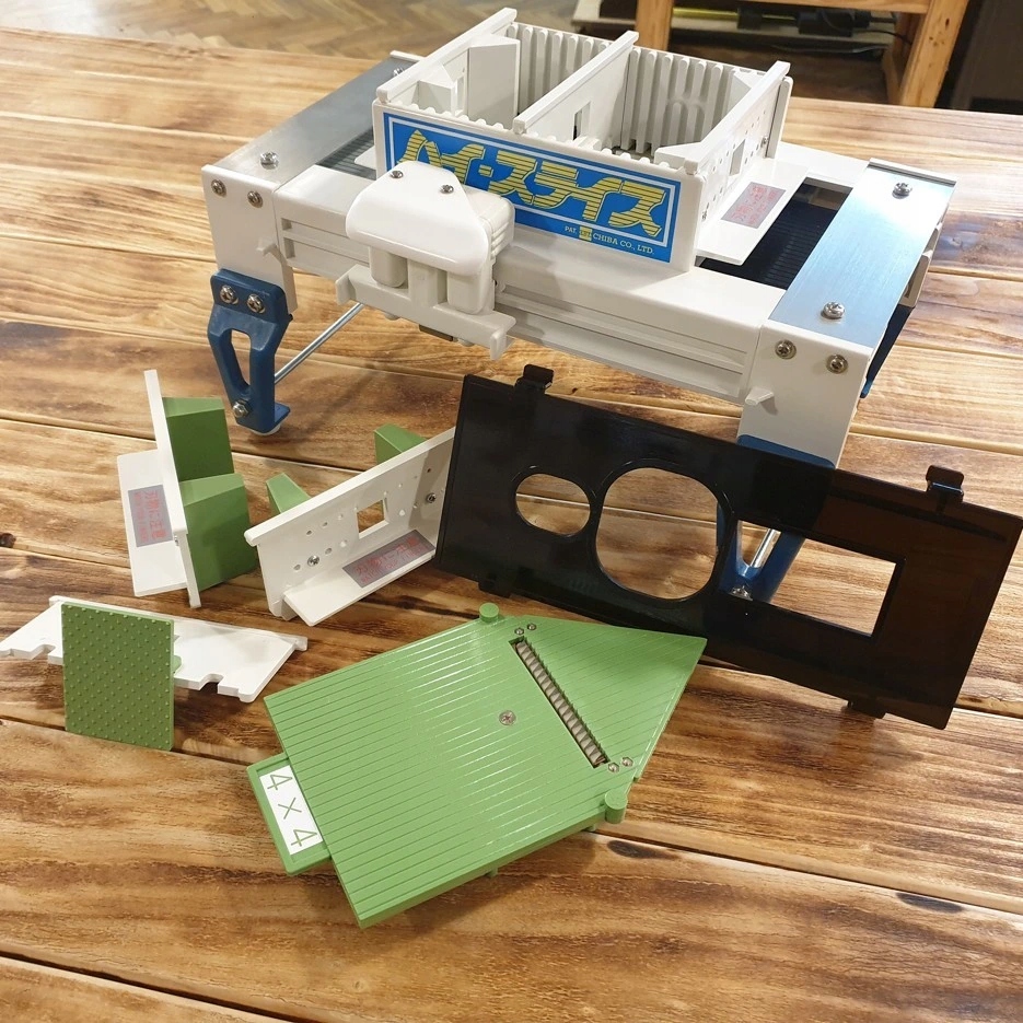 Hrebeňový nôž 2x2 mm s boxom pre Profi "high Slice" mandolínu Chiba Japan