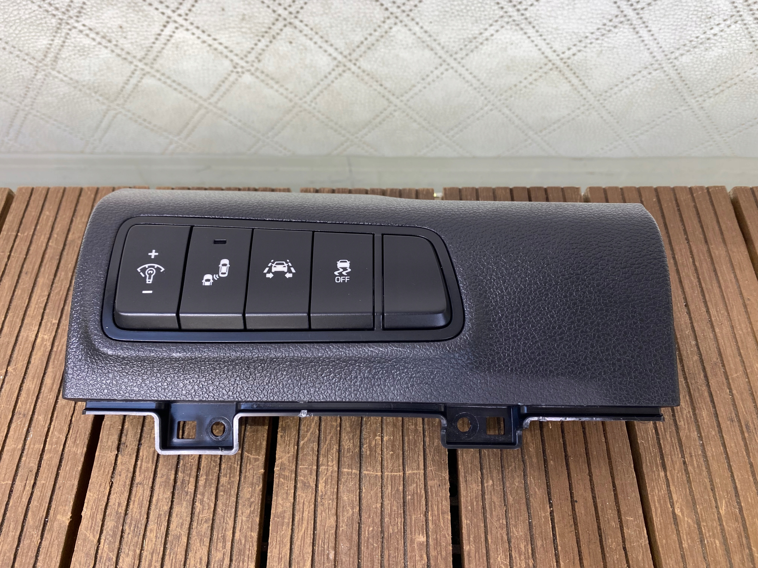 HYUNDAI TUCSON III 15-21 PANEL switch ESP ASYSTENT supports 3D11A3-B000 OE