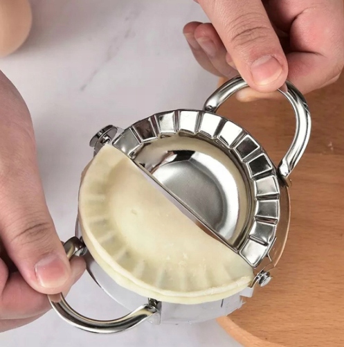 ZESTAW DO ROBIENIA PIEROGÓW FOREMKA LEPIENIA WYKRAWACZ PIEROGI Materiał dominujący metal