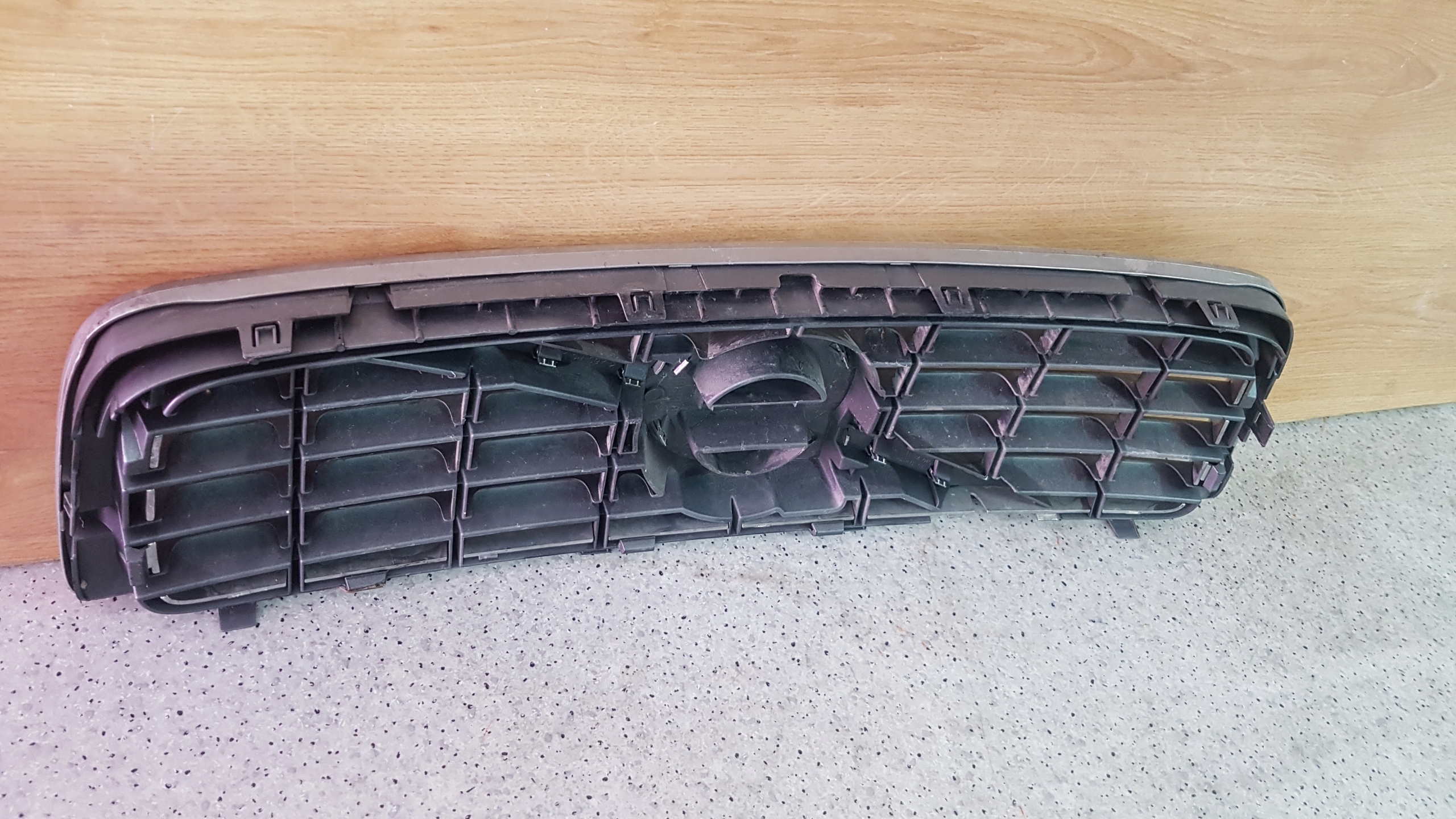 VOLVO S80 GRILL GRILL D 108
