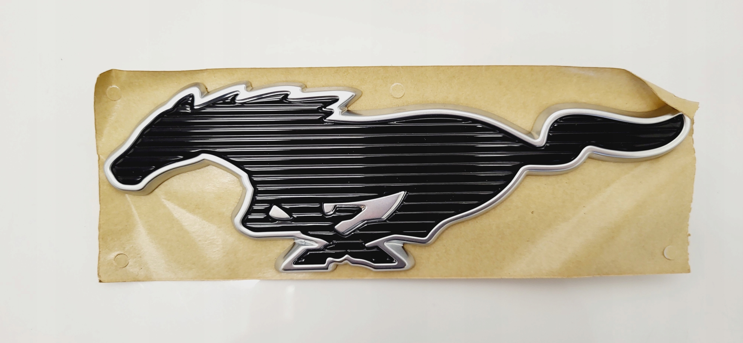 MUSTANG MACH-E EMBLEMAT LOGO KLAPY BAGAŻNIKA