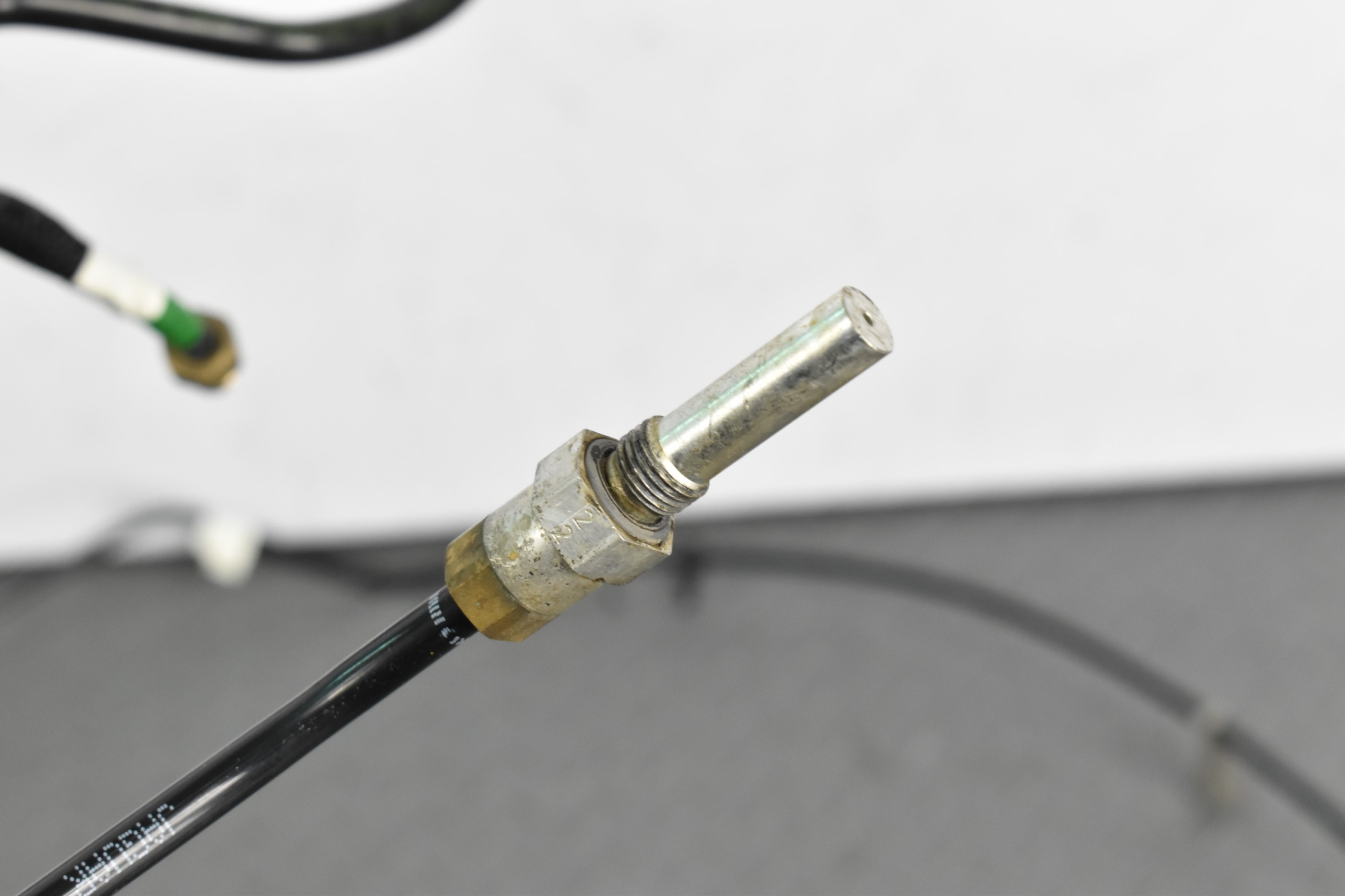 PRZEWODY ZAWIESZENIA PNEUMATYCZNEGO LAND ROVER DEFENDER L663 2020- Producent części Land Rover OE