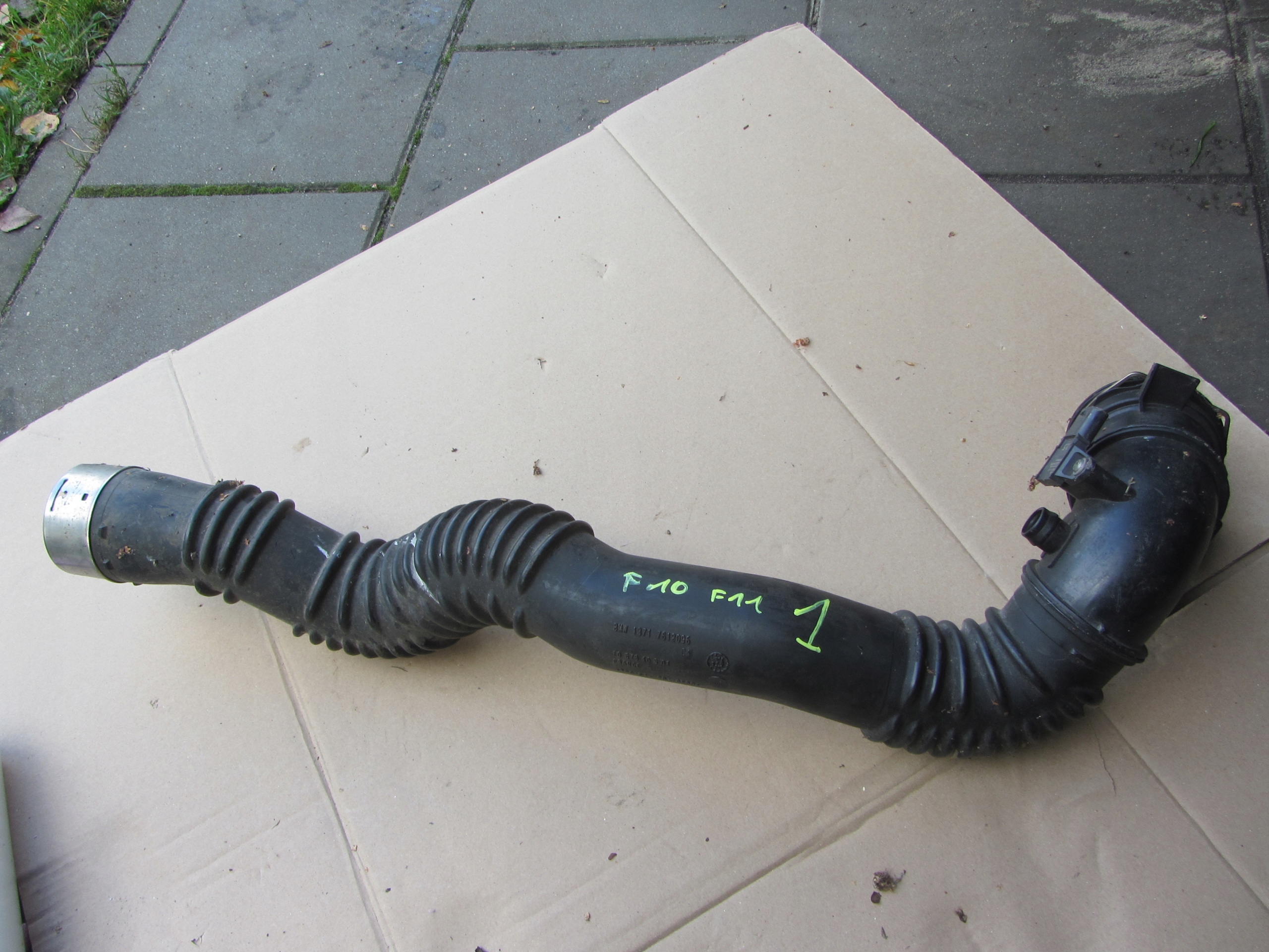 7843531 - BMW F10 F11 528 воздуховод труба 7612096