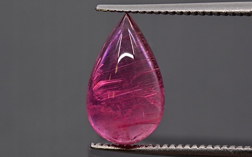 Turmalín kabošon slza 11,3x6,8 mm