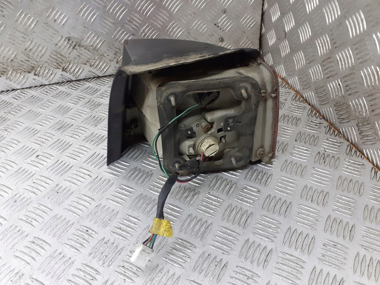 фонарь левый 12V21WY kia CARENS II