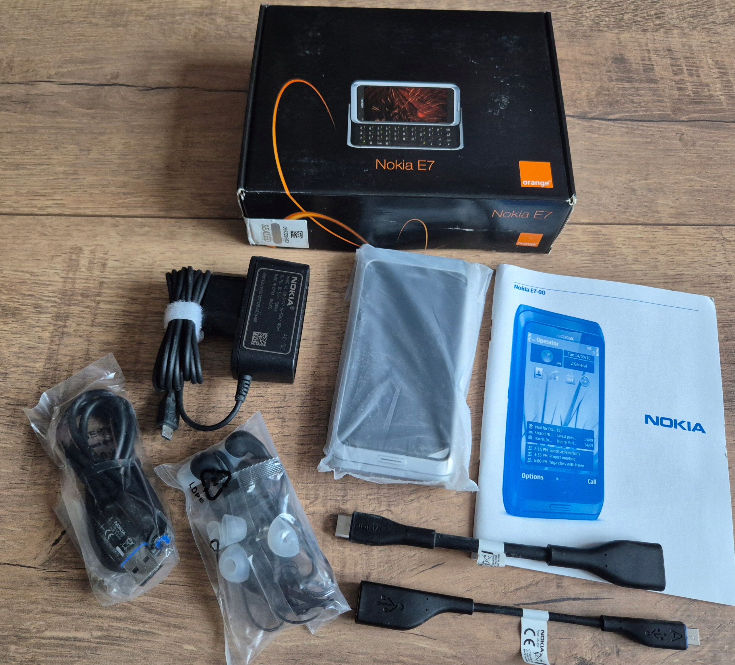 Nokia E7 Silver Fabrycznie Nowa Komplet Unikat Bez Locka Folie