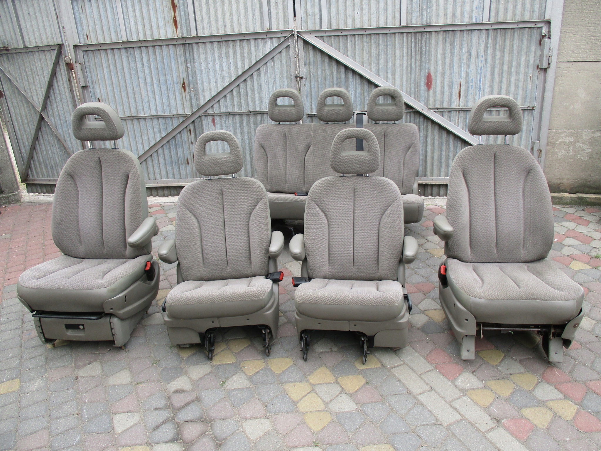 Chrysler Voyager IV 01-08 сиденье переднее заднее сиденье