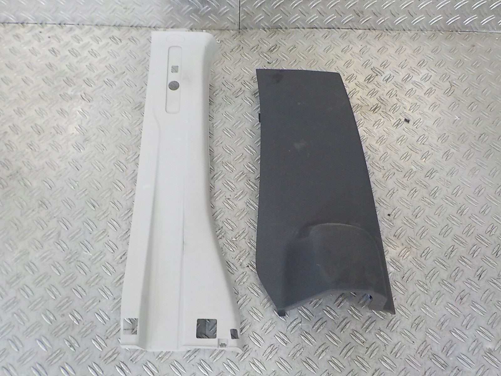 TRAFIC III VIVARO OSŁONA TAPICERKA SŁUPKA LEWA B