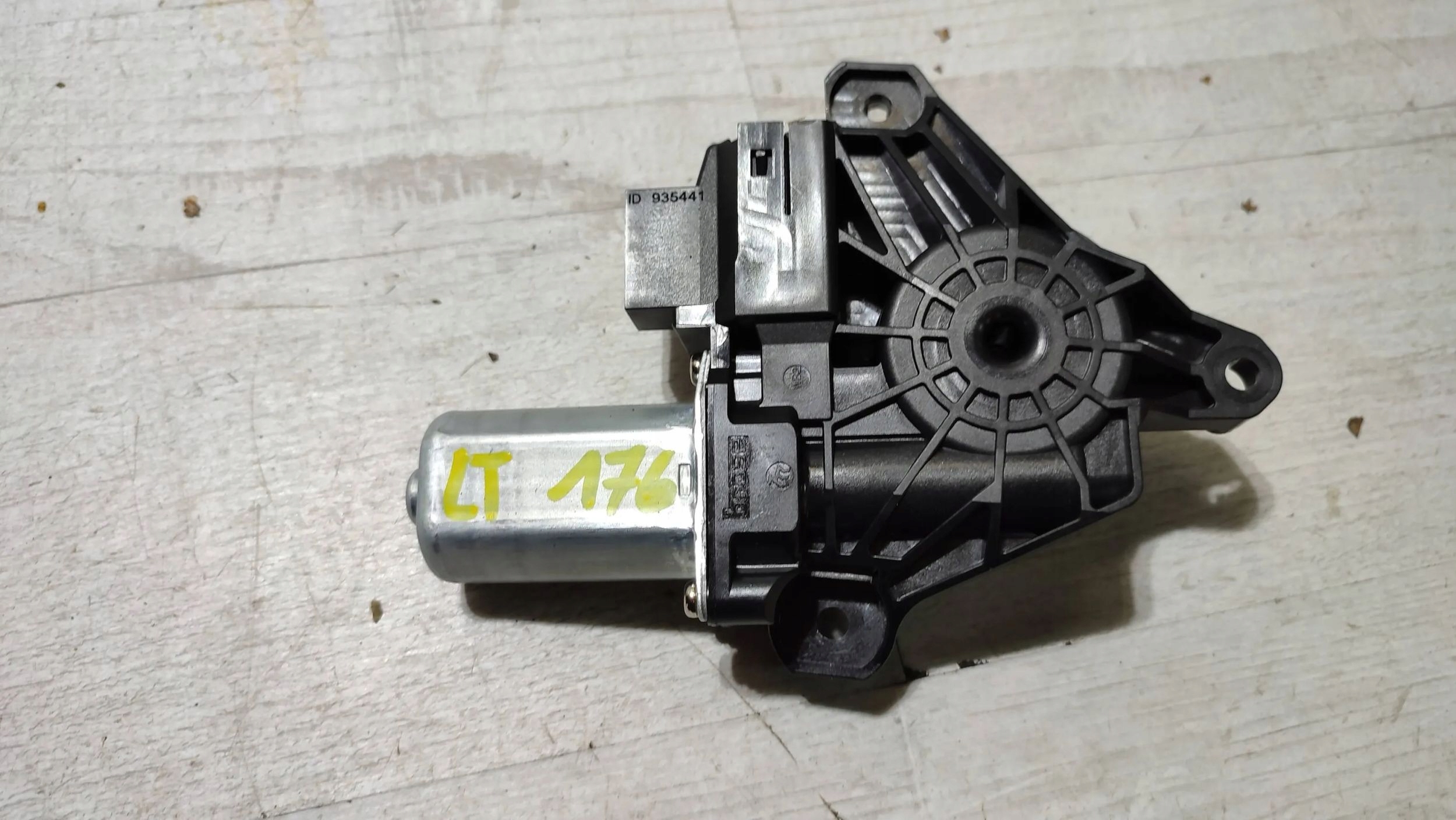 Mercedes-Benz A W176 2017 rear part side left mini motor windows