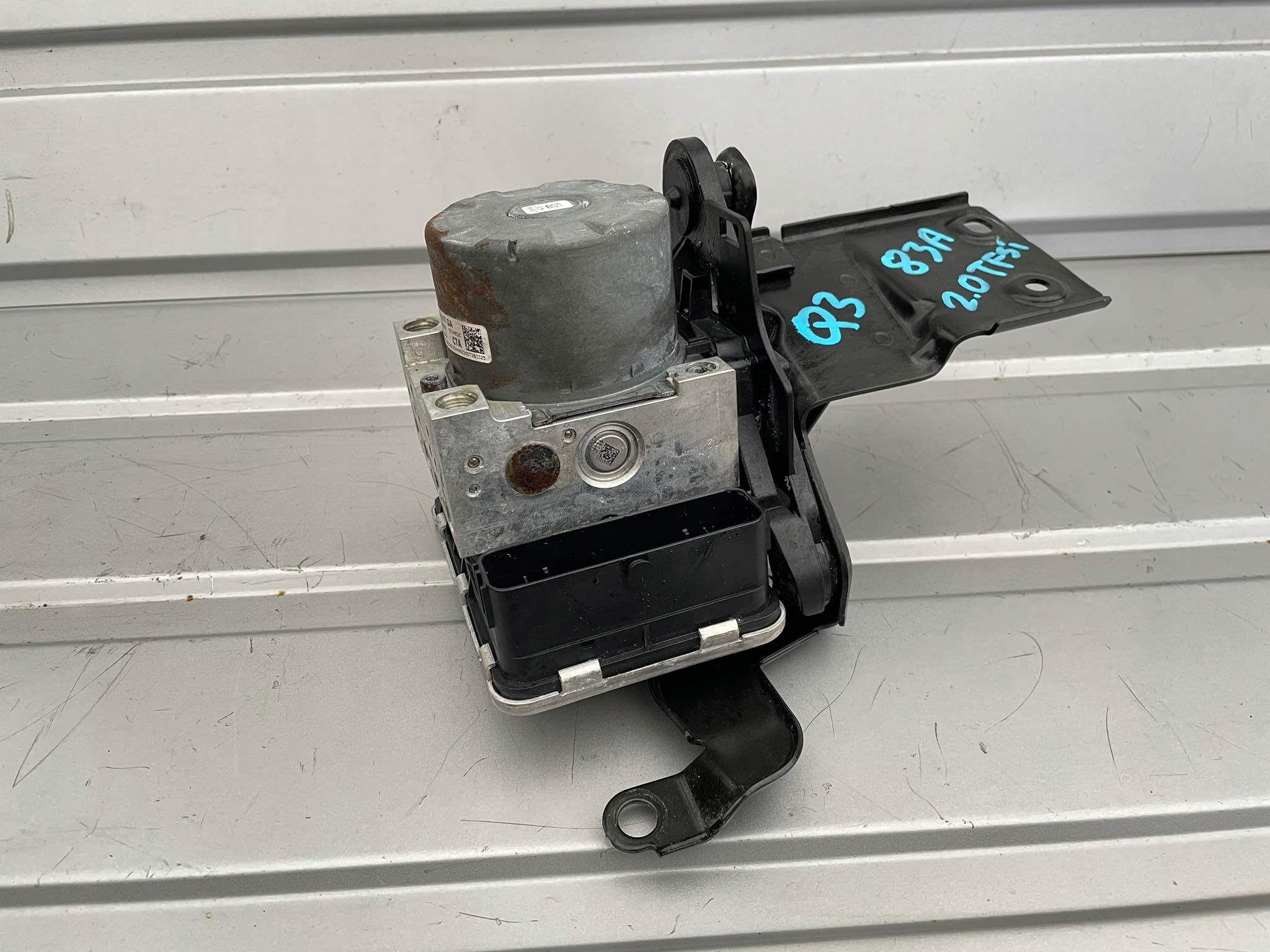 Audi Q3 83A насос ABS 5Q0614517GA