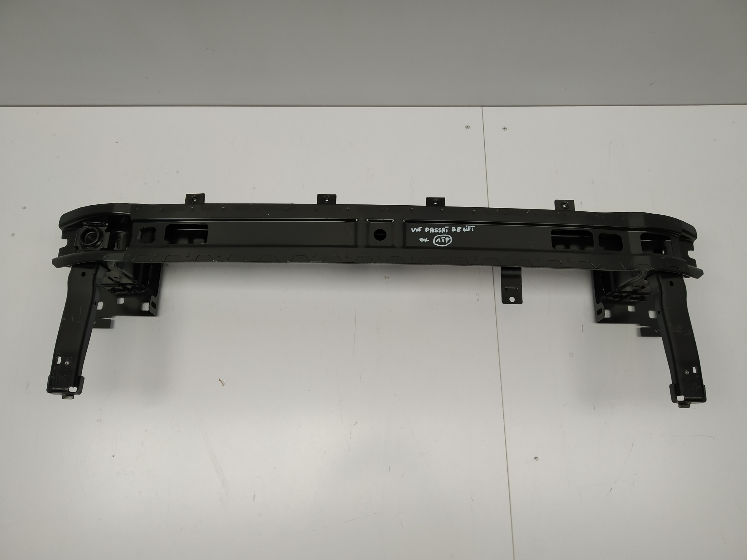 19- Vw Passat B8 lift bumper support front originál OM 3G0807611A