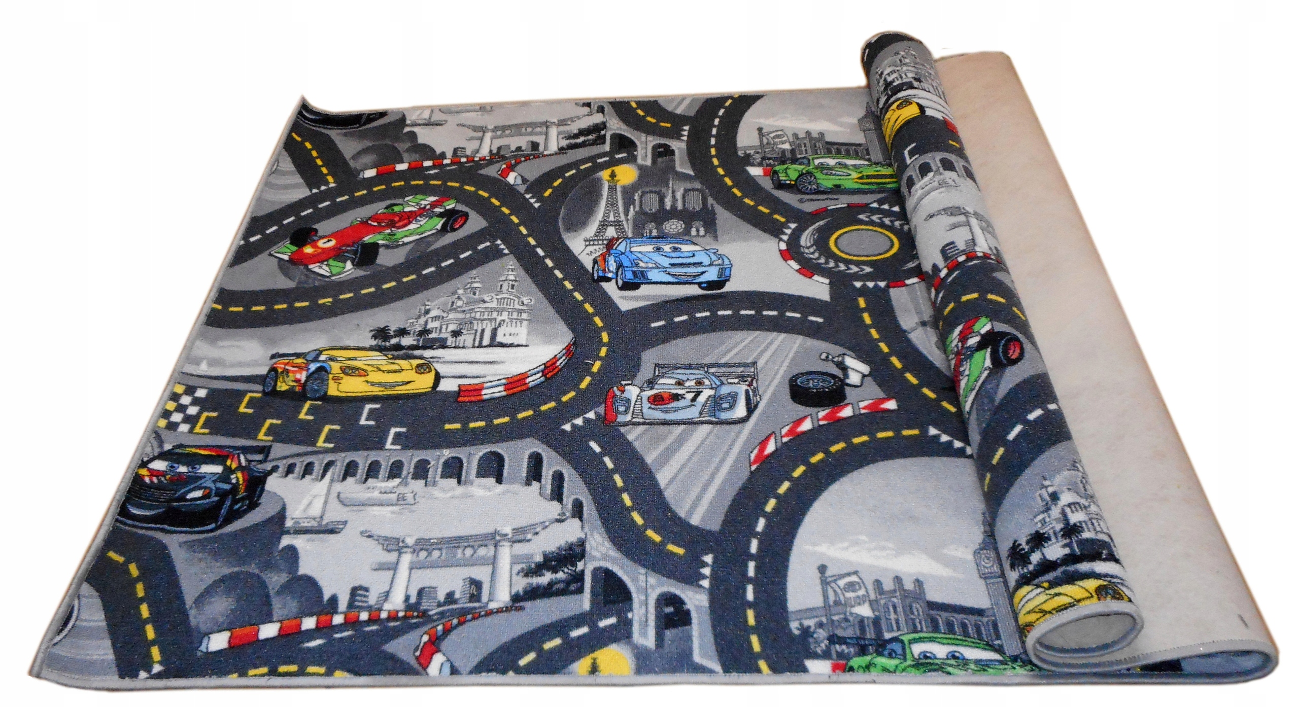 CARPET DISNEY CARS ULICE CITY CARS 2,5x3 250x300 Farba čierna odtiene červenej odtiene fialovej odtiene modrej odtiene ružovej odtiene sivej odtiene zelenej odtiene žltej strieborná viacfarebná