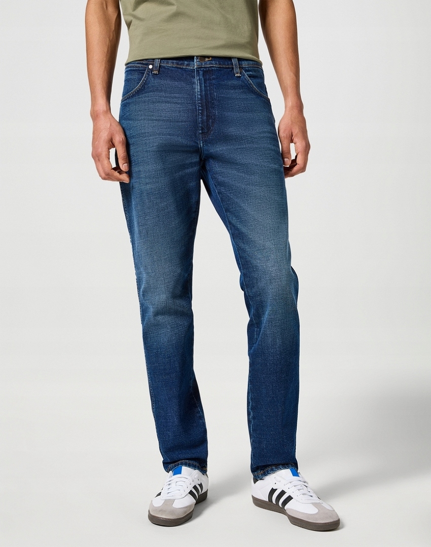 Pánské džíny Wrangler River Black Hole 112357528 W36 L32 Zúžené