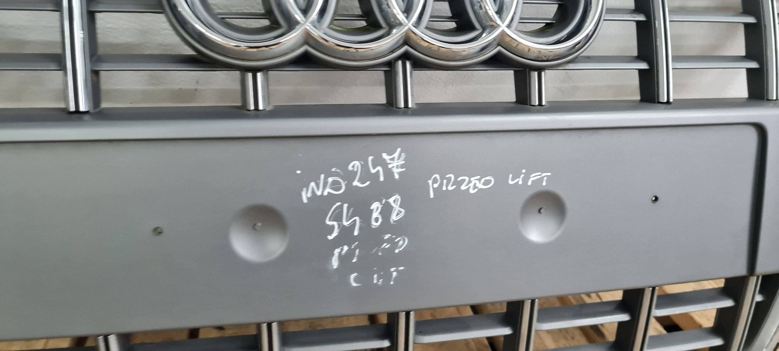 S4 B8 A4 grill grille of a bumper front front 8K0853651B