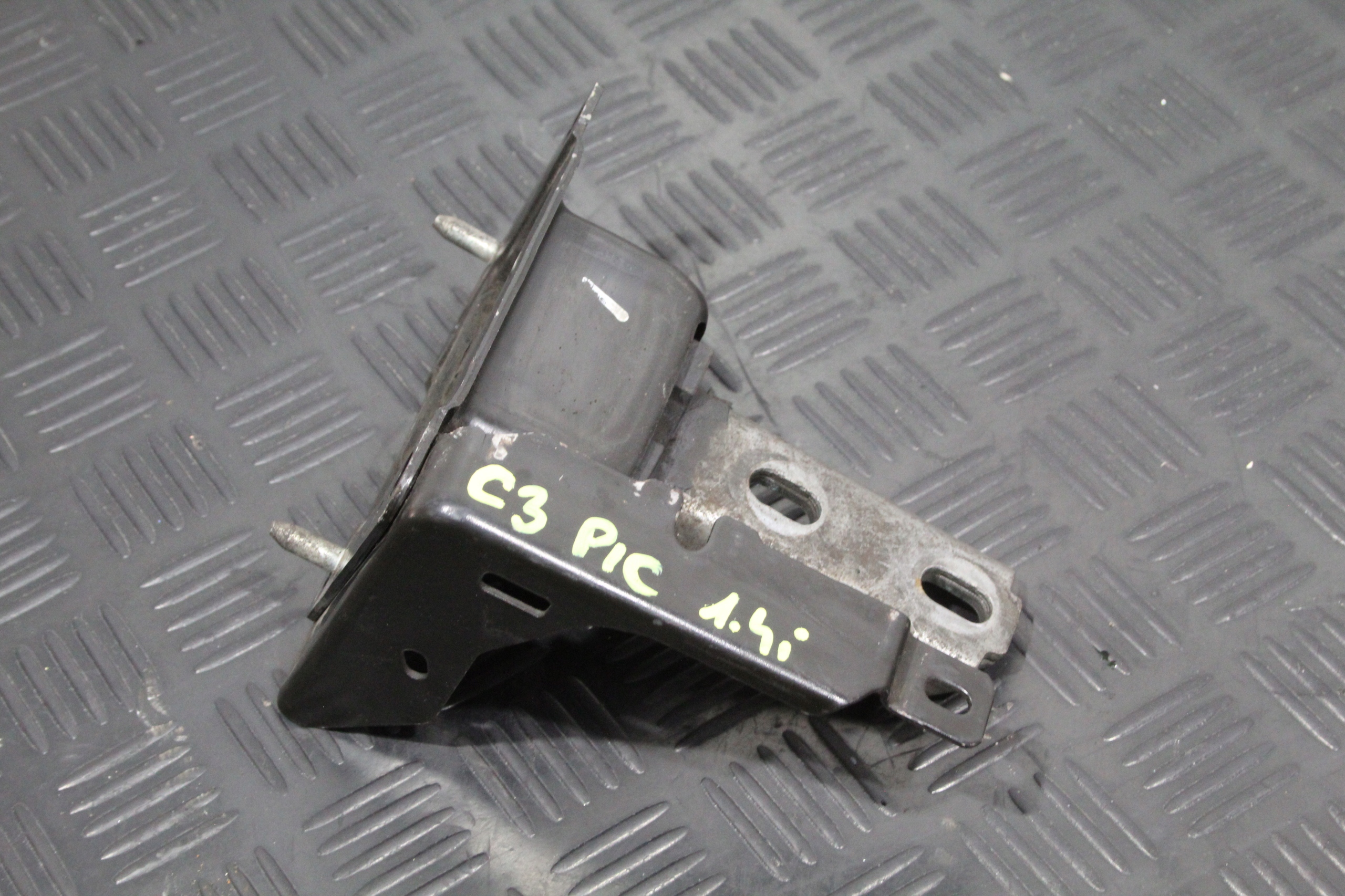 лапа подушка Двигателя CITROEN C3 PICASSO