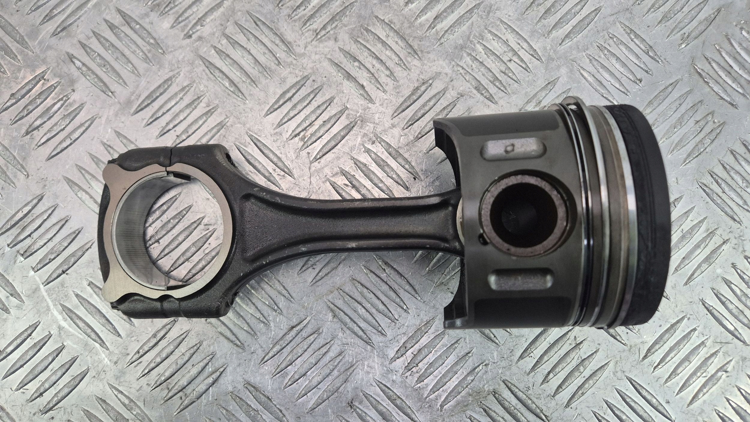 Piston avec bielle Mercedes C200 CDI W204 OM646.811