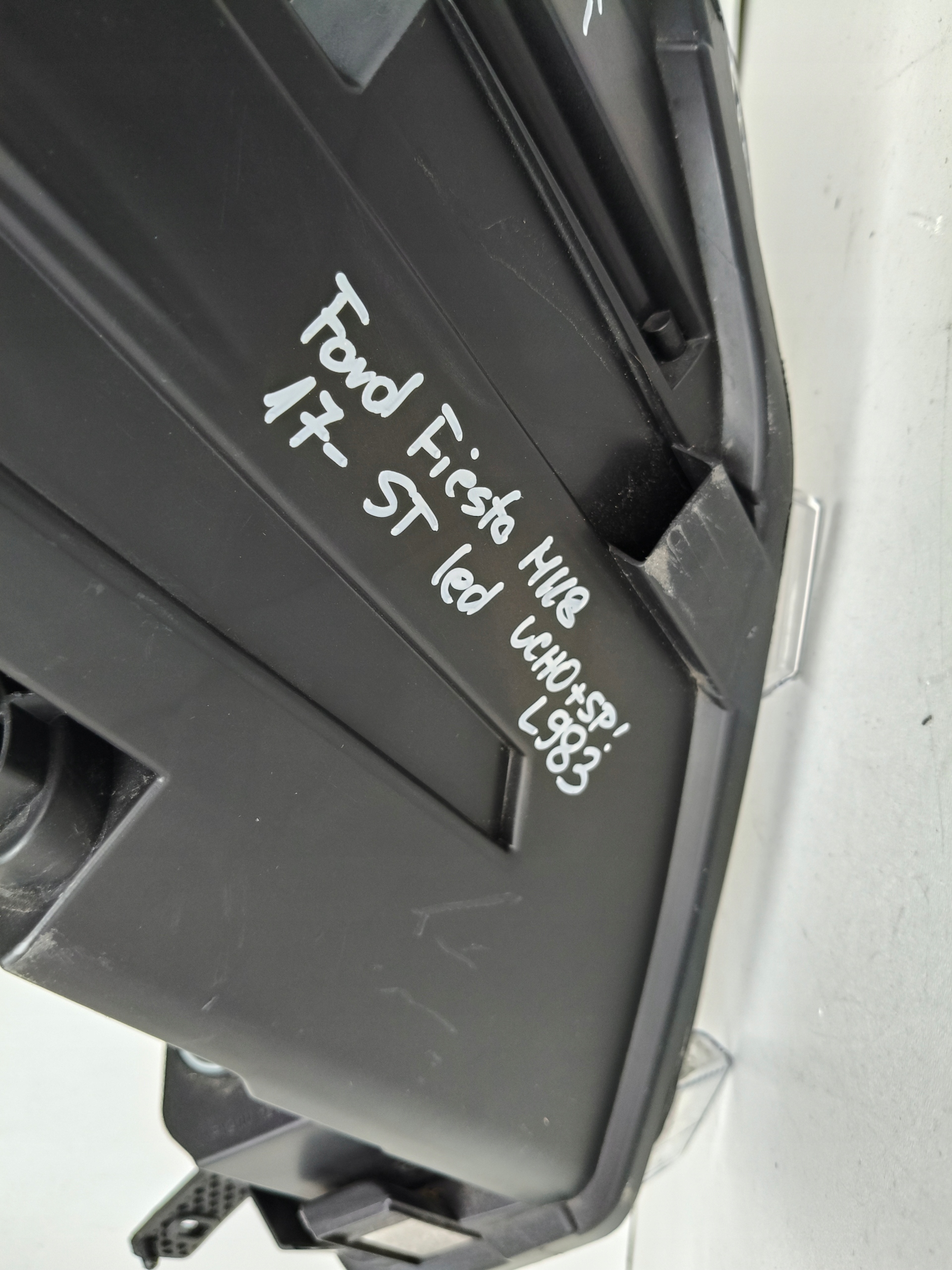 light right REFLEKTOR FORD FIESTA MK8 17- ST CIEMNA LED