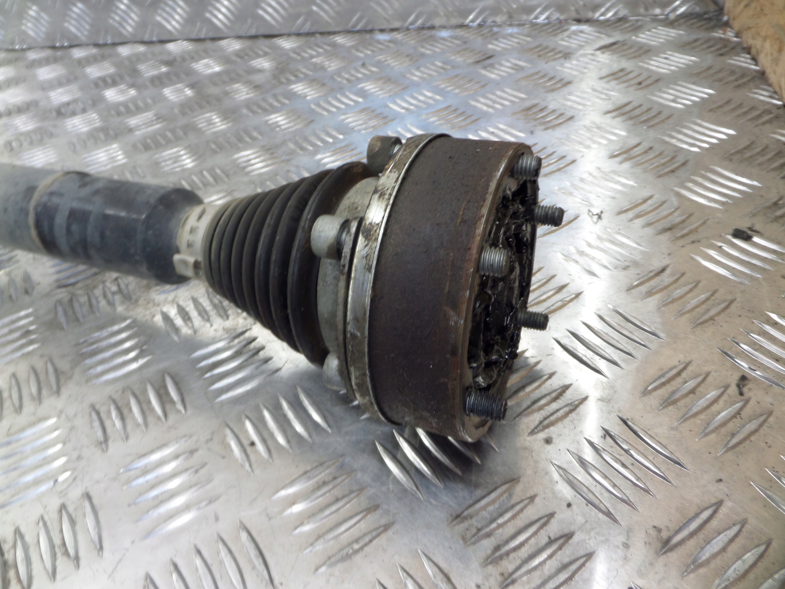 VW SEAT SKODA 1.4 TDI - semi-axis right 6C0407272C