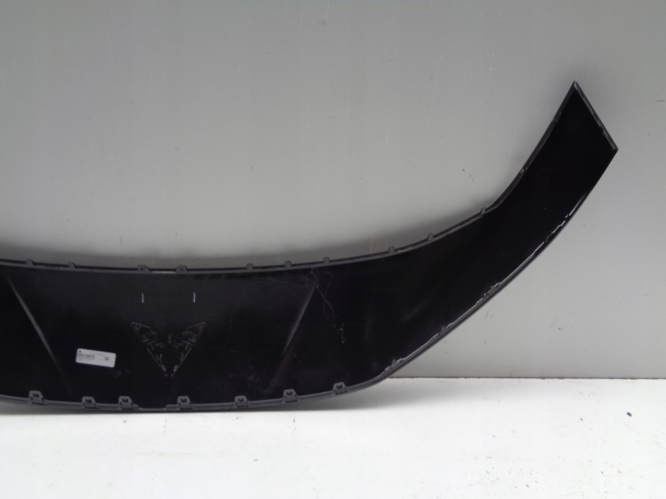 moulding of a bumper front upper SEAT CUPRA BORN 10E 21