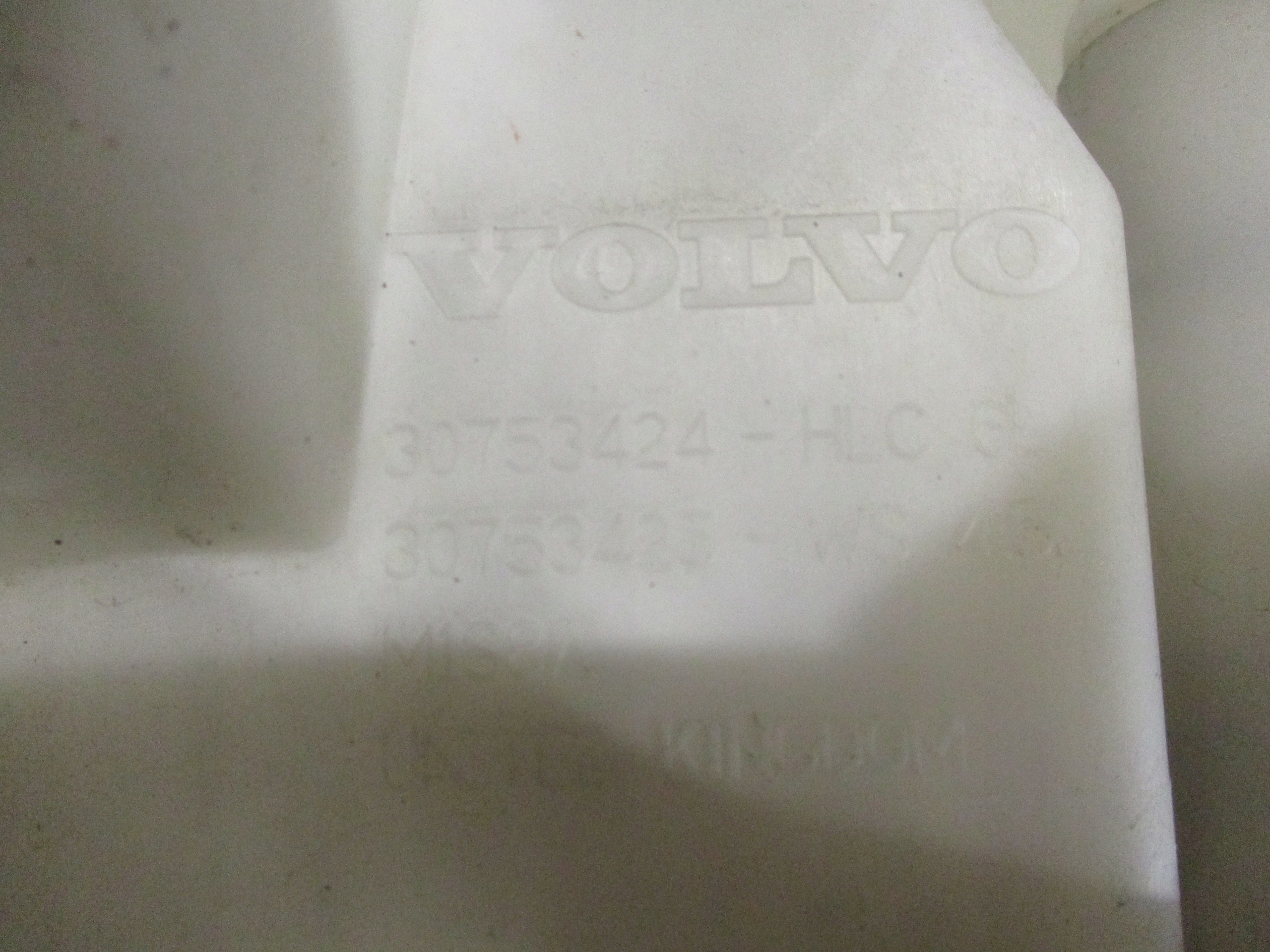 бачок омывателя volvo XC60 и 2008-2017 30753424