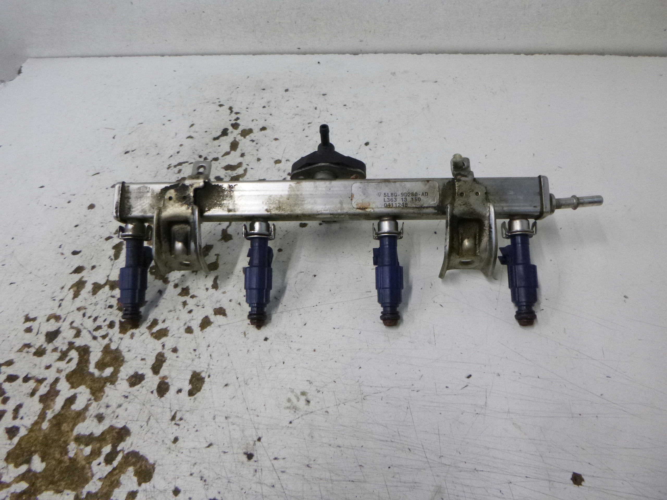 Rampe injection Injecteurs Mazda Tribute 2.3 2000-2007 5L8G-9D280-AD