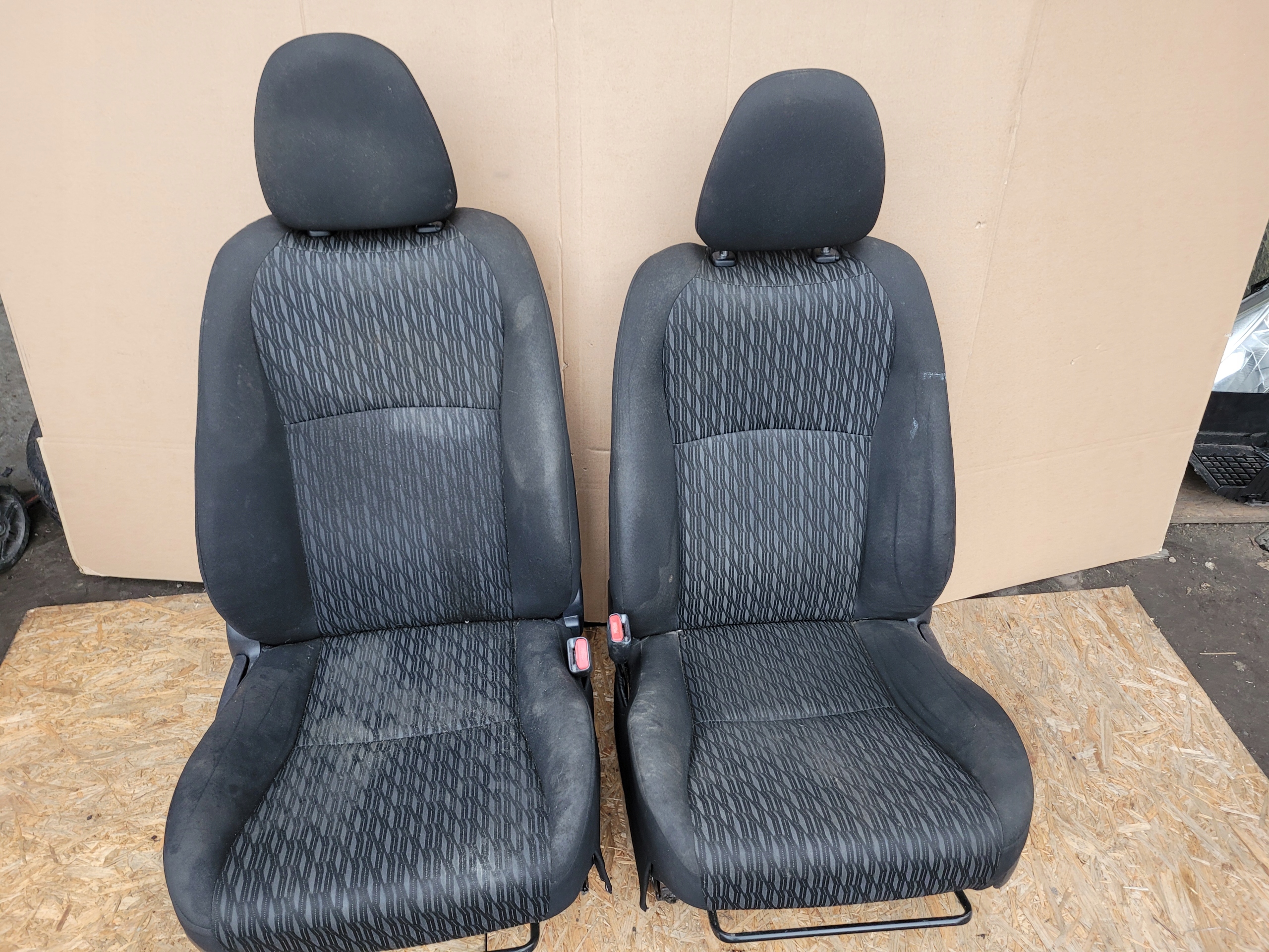 Sitze OPARCIE Gurten TOYOTA YARIS III 5D