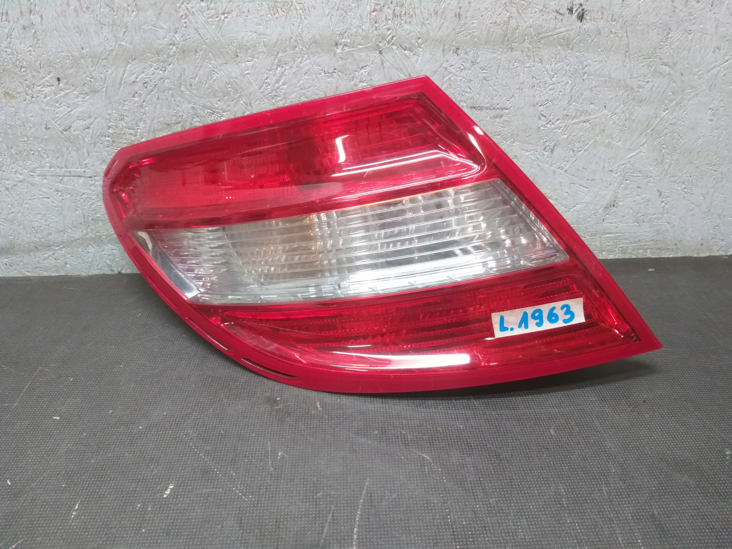 ФАРА ЗАД. ЛІВА MERCEDES C КЛАС W204 СЕДАН A2048200164l