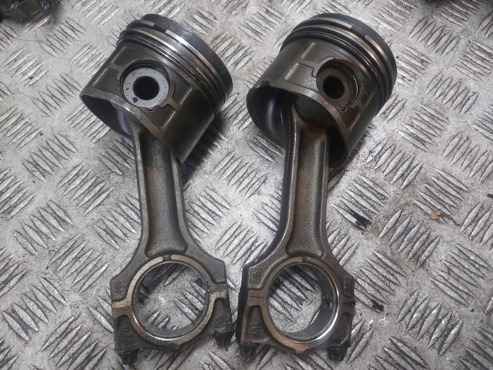 Piston + Bielle KOMPLET 4SZT BMW E39 520D
