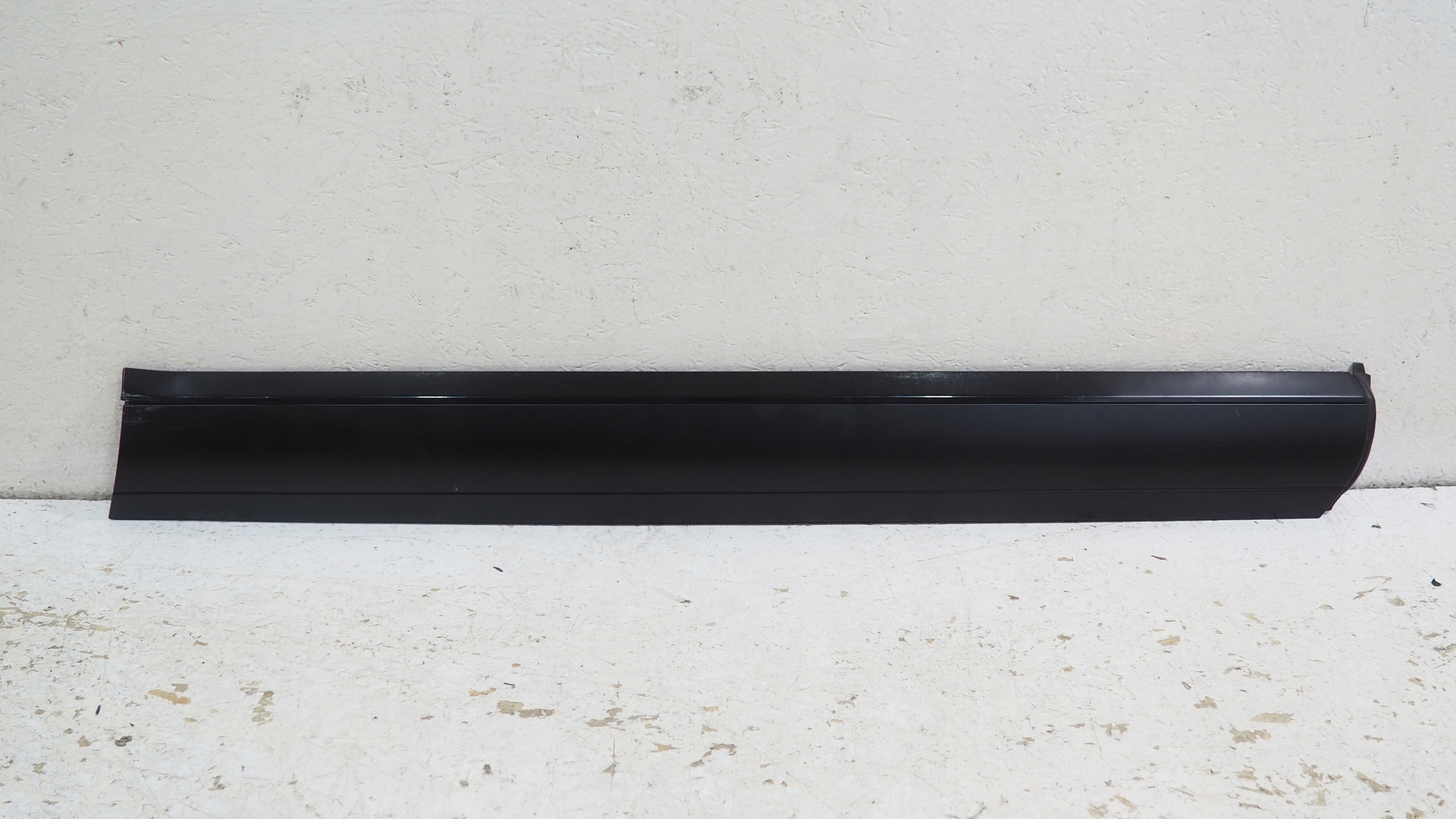 Porsche Cayenne moulding door right front 7L5837788