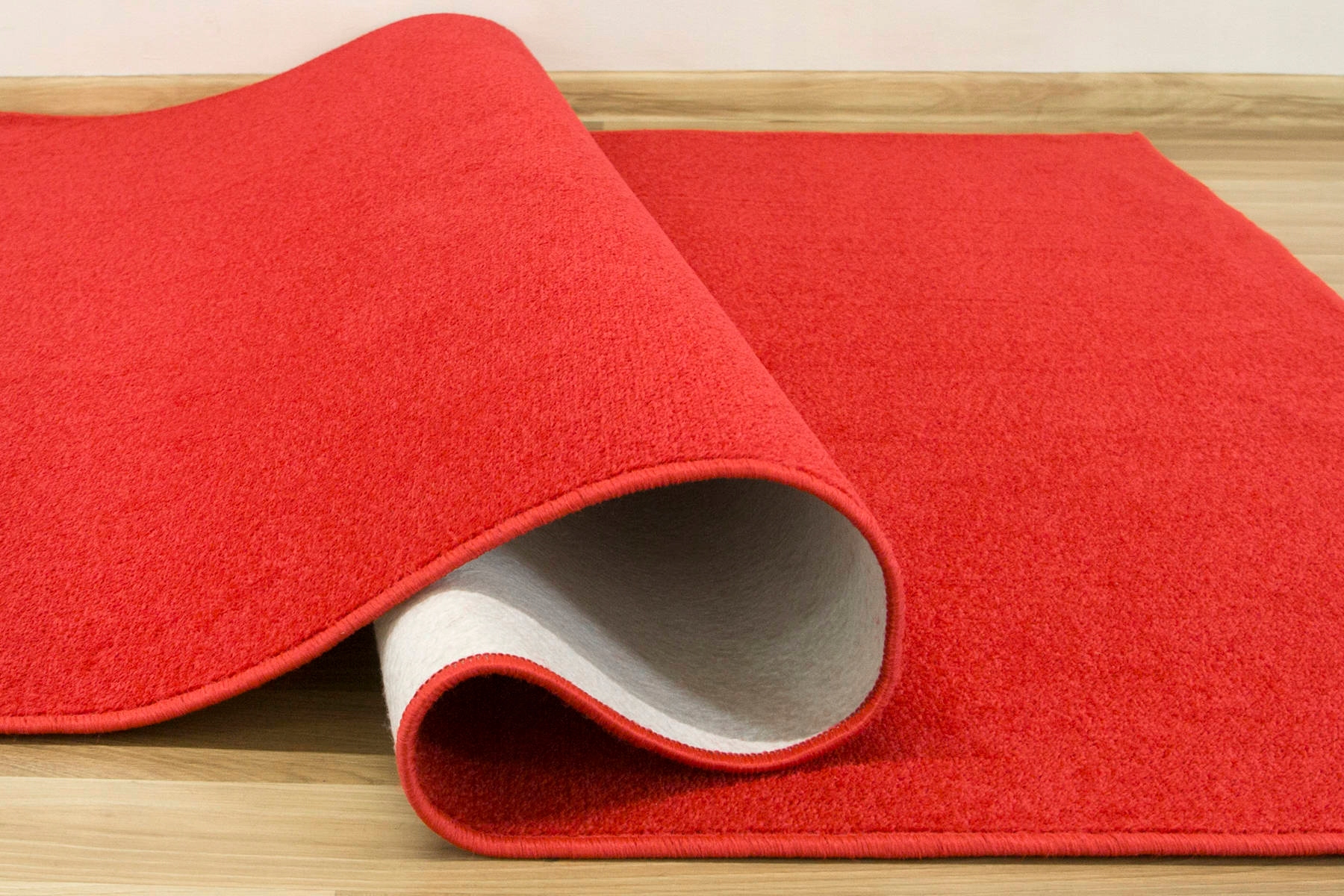 szer. 4m MIĘKKA CZERWONA WYKŁADZINA DYWANOWA Grubość 8.5 mm