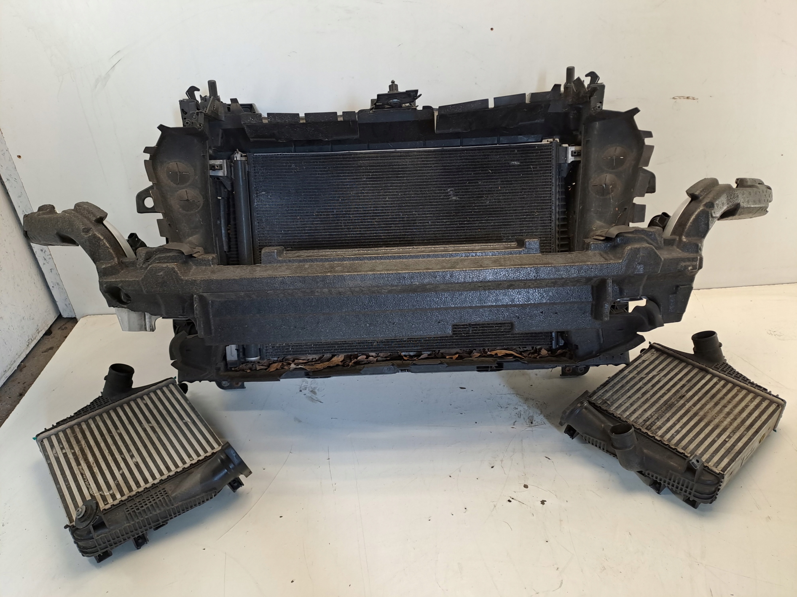 PAS PRZEDNI WZMOCNIENIE CHŁODNICE INTERCOOLERY AUDI SQ7 4M 4.0TDI