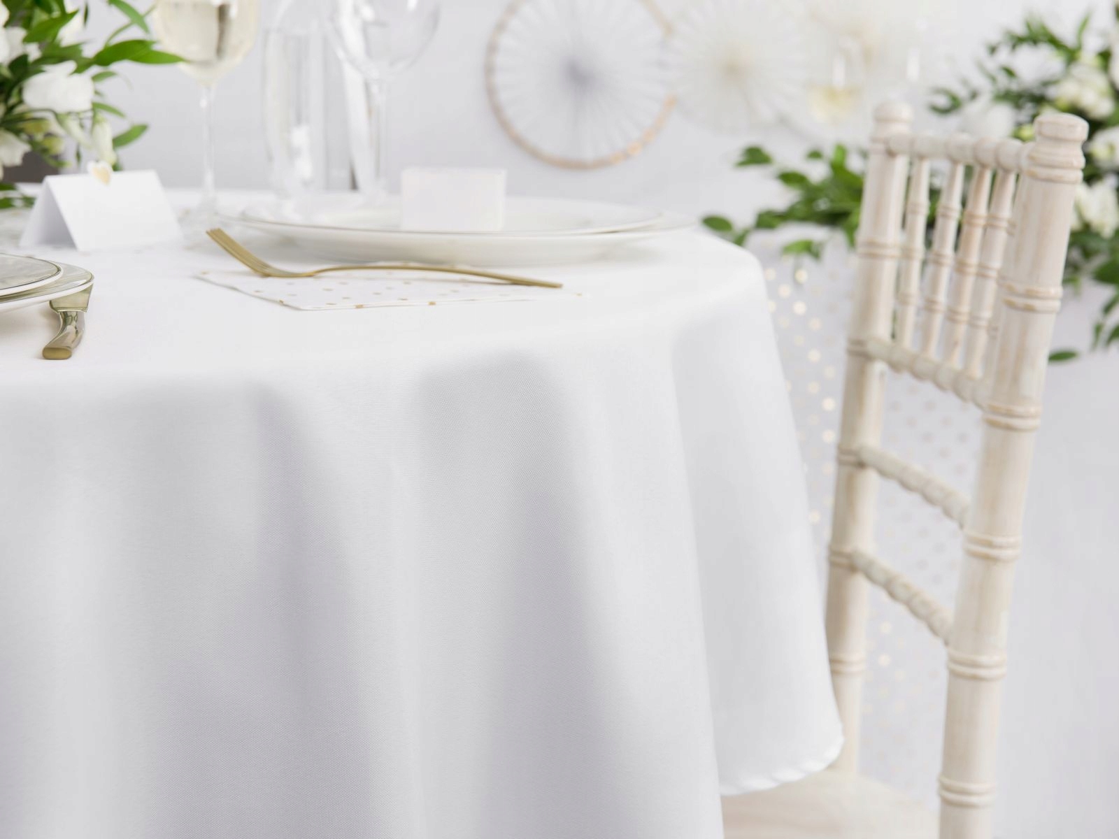 

Obrus Plamoodporny okrąły biały 230 cm na wesele