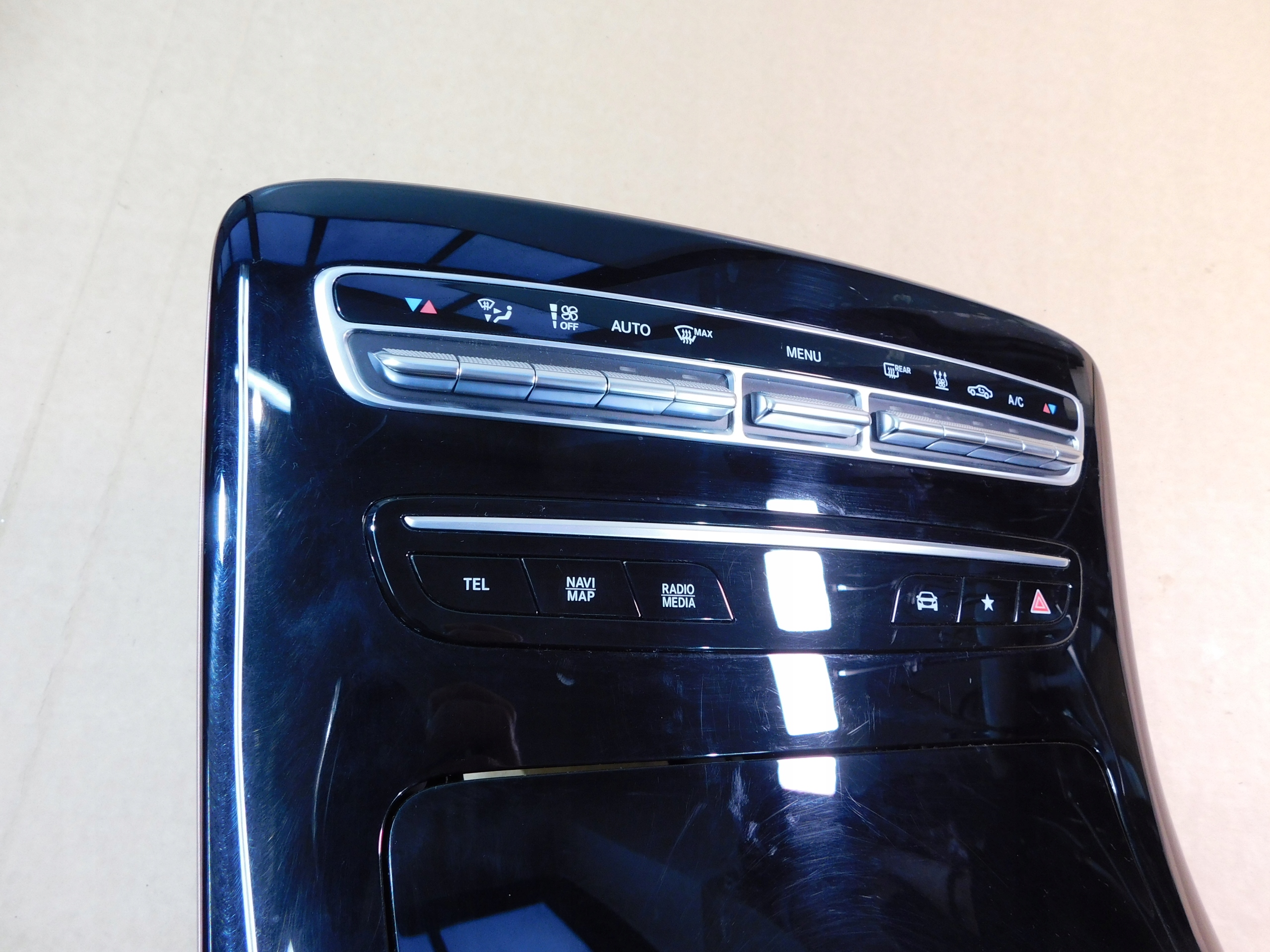 Mercedes EQC console control panel nawiewami rozdzielacz A2936804401BDB