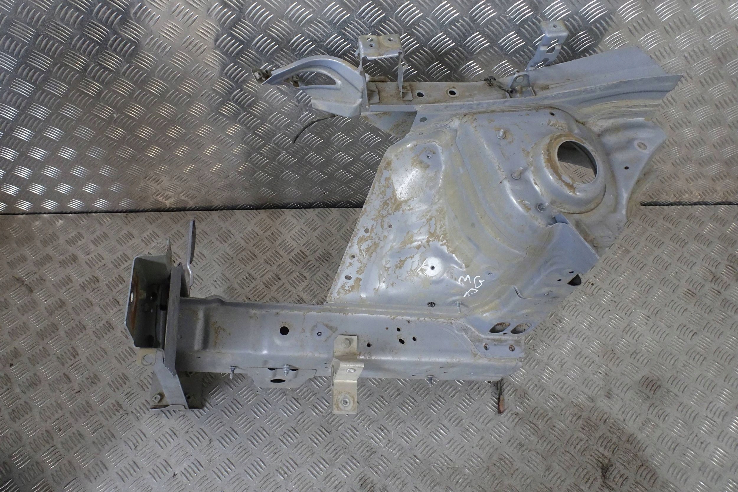 MG Marvel R четверть лонжерон передняя правая 22-