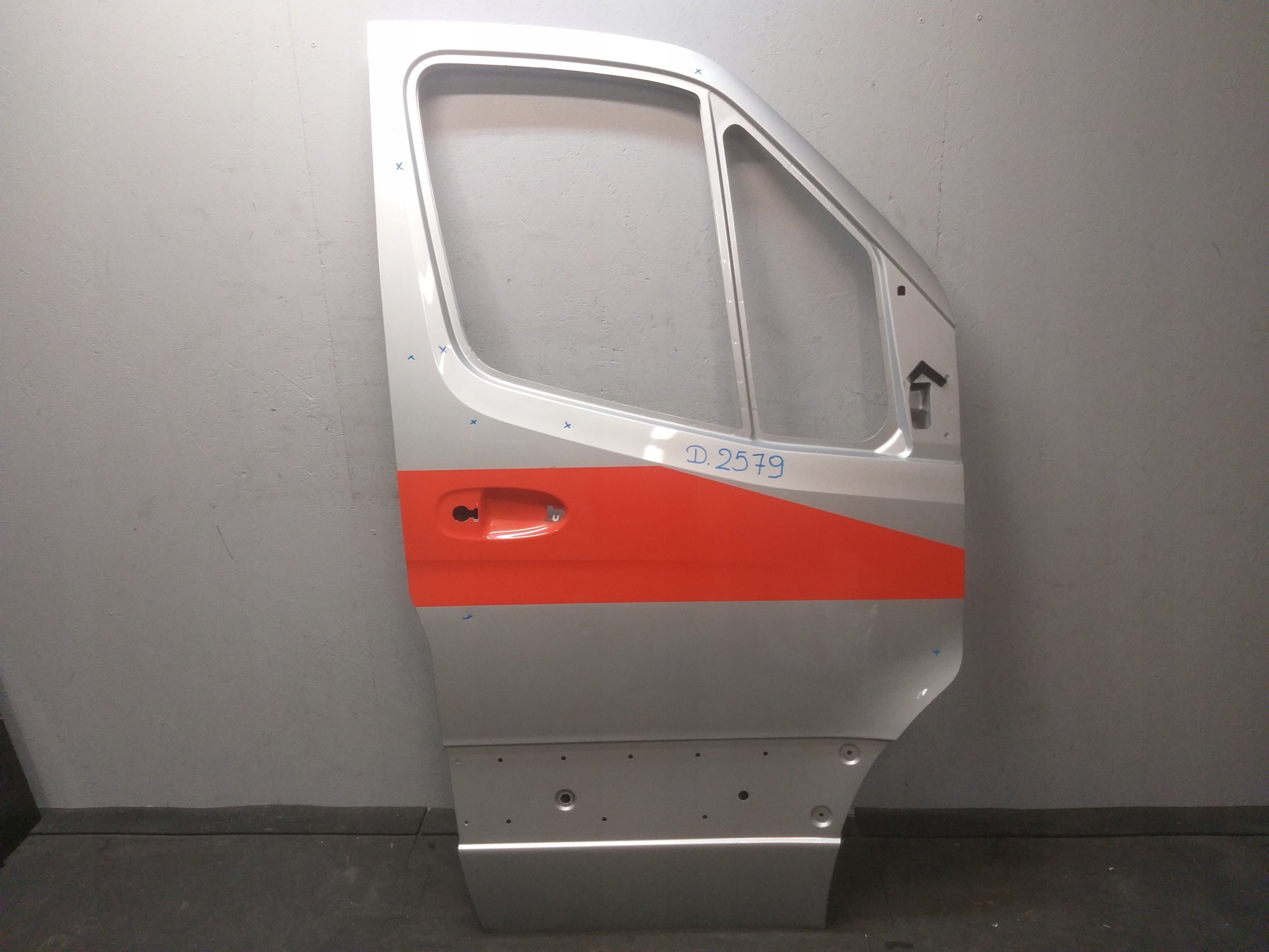 DOOR FRONT RIGHT MERCEDES SPRINTER W907 W910