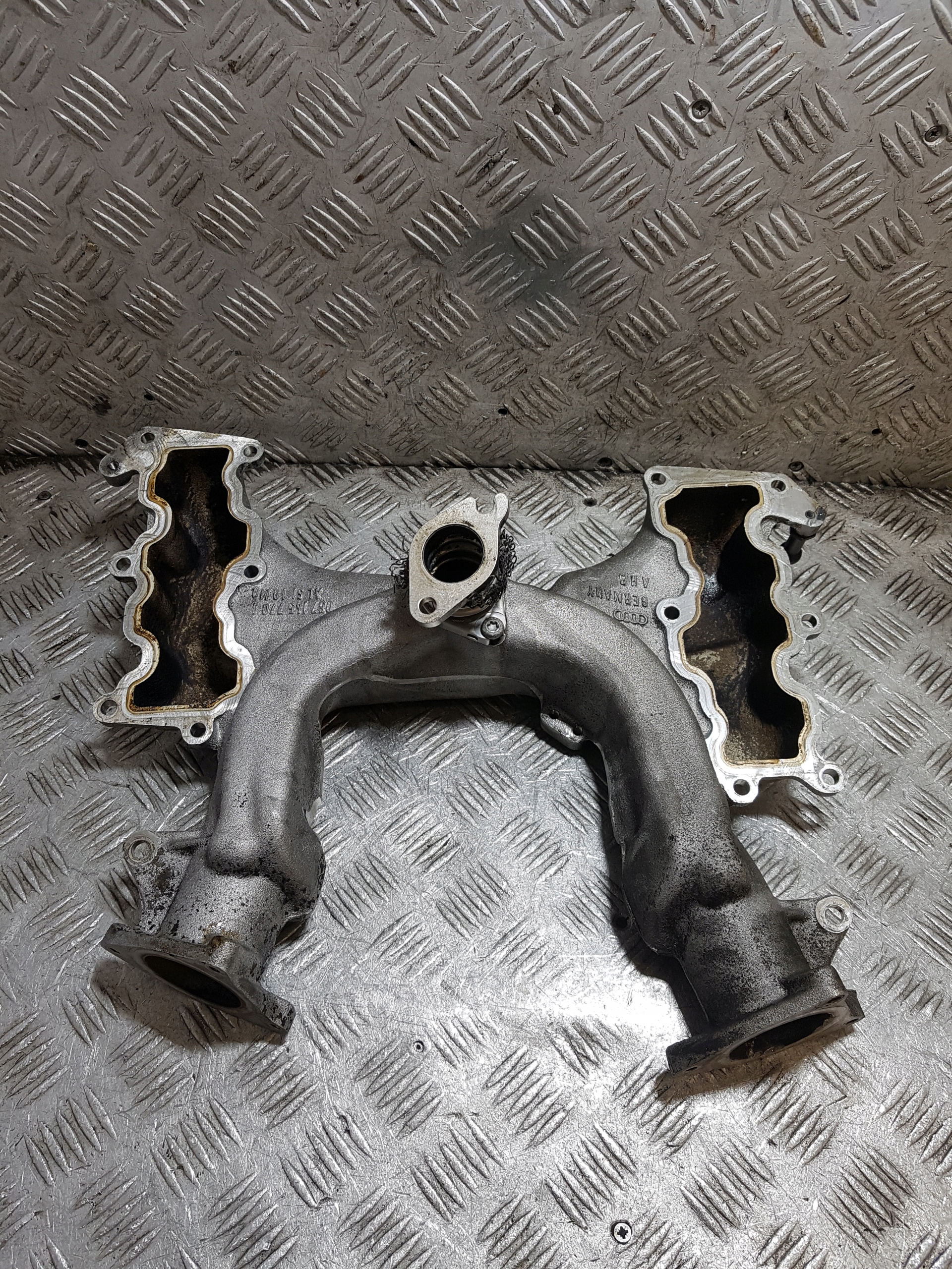 intake manifold AUDI Q7 4.2TDI 057145770J