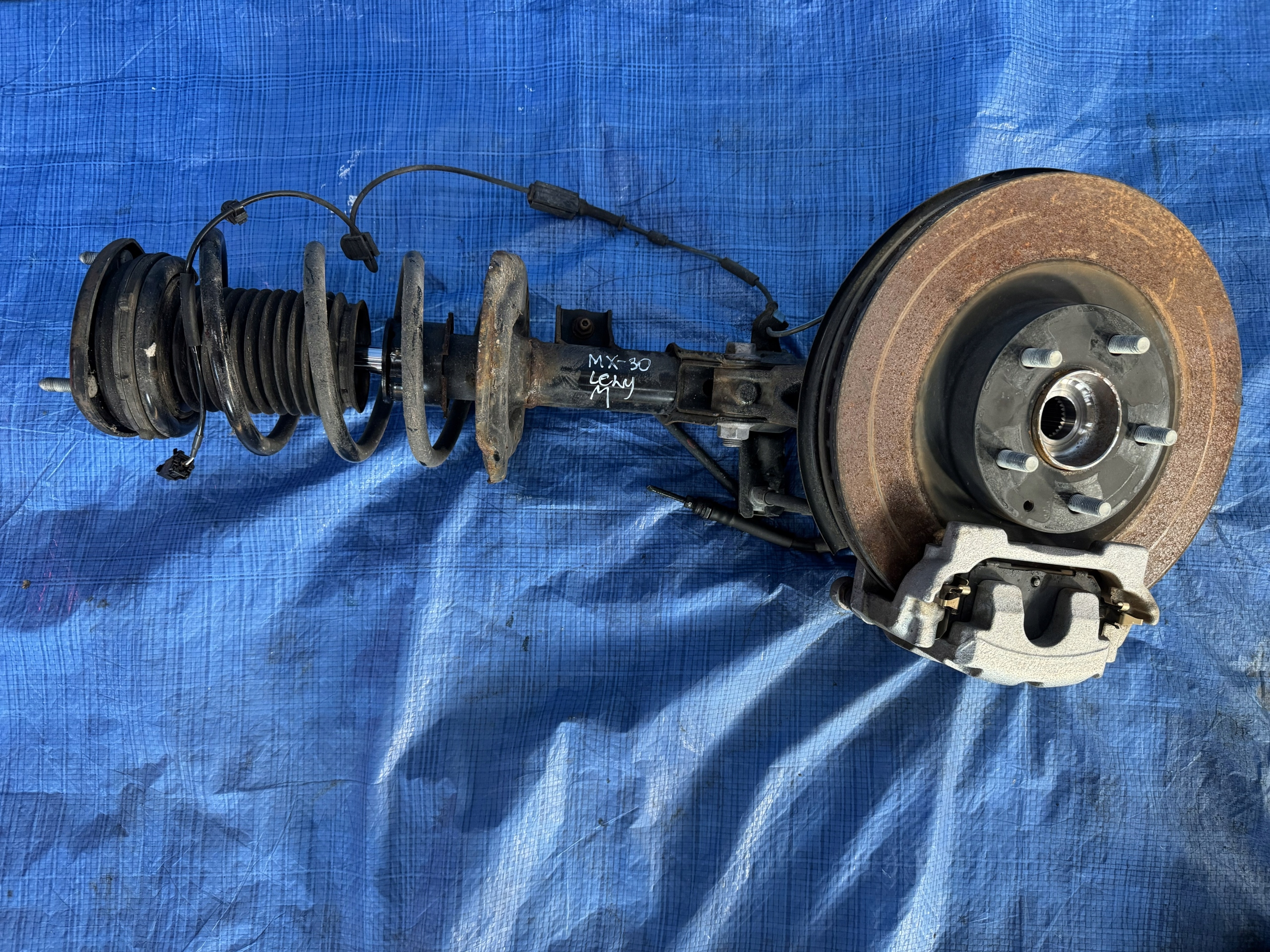 передний левый mazda MX-30 DN4E34900A