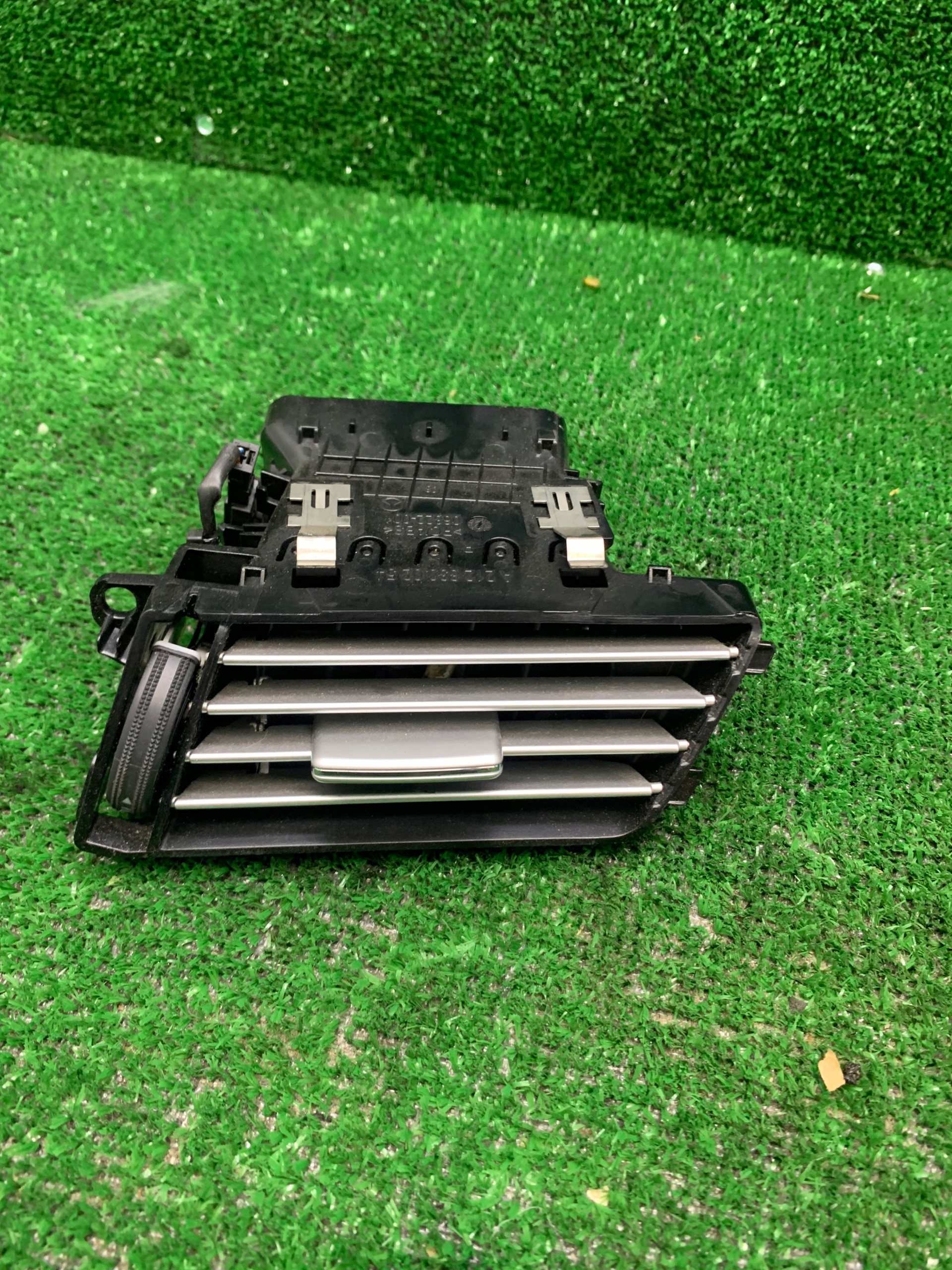 MERCEDES W212 KRATKA NAWIEWU PRAWA A2128300254