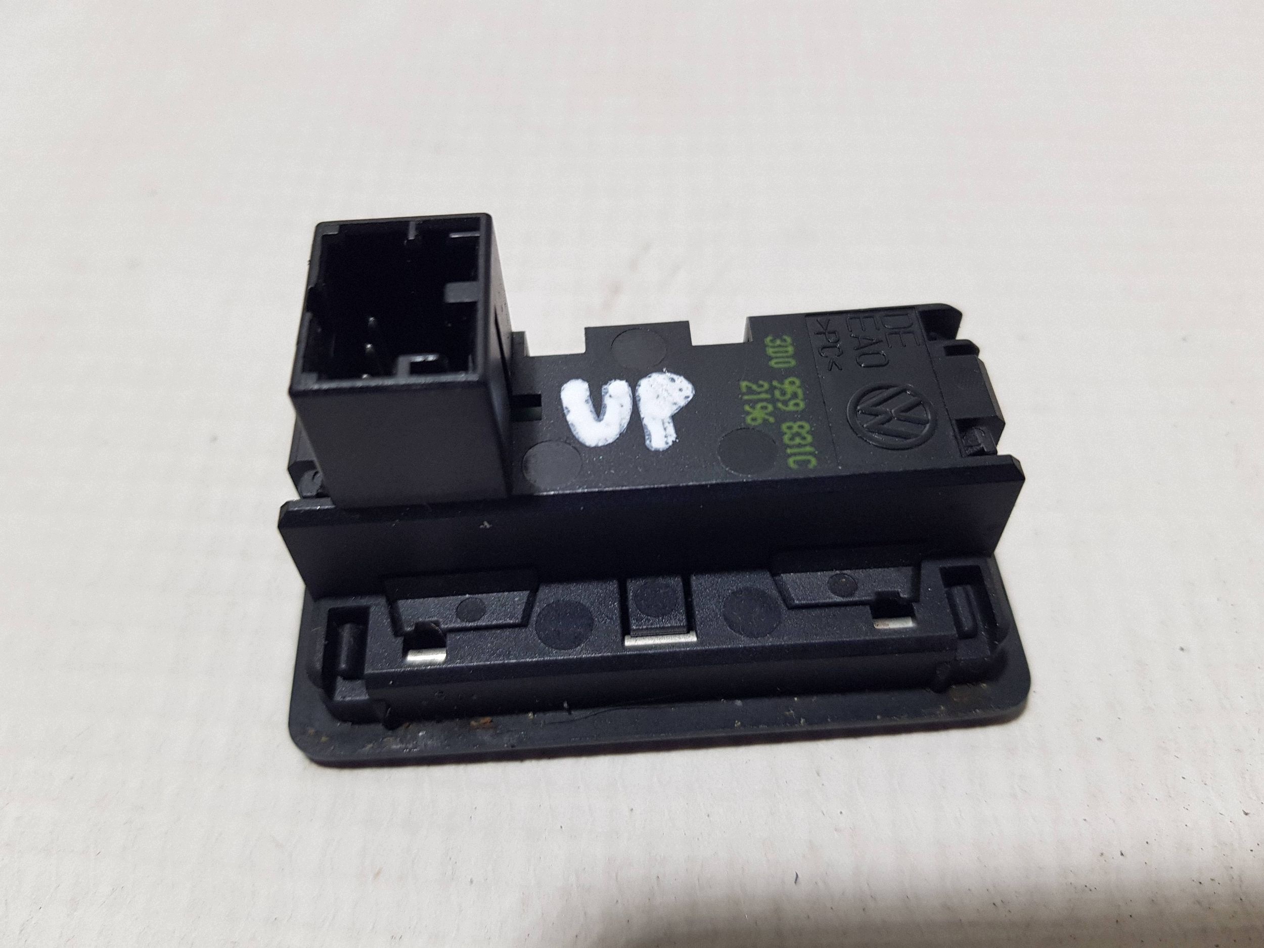 bouton pour l'ouverture du capot AUDI A7 A6 C7 Q7 4L 3D0959831D