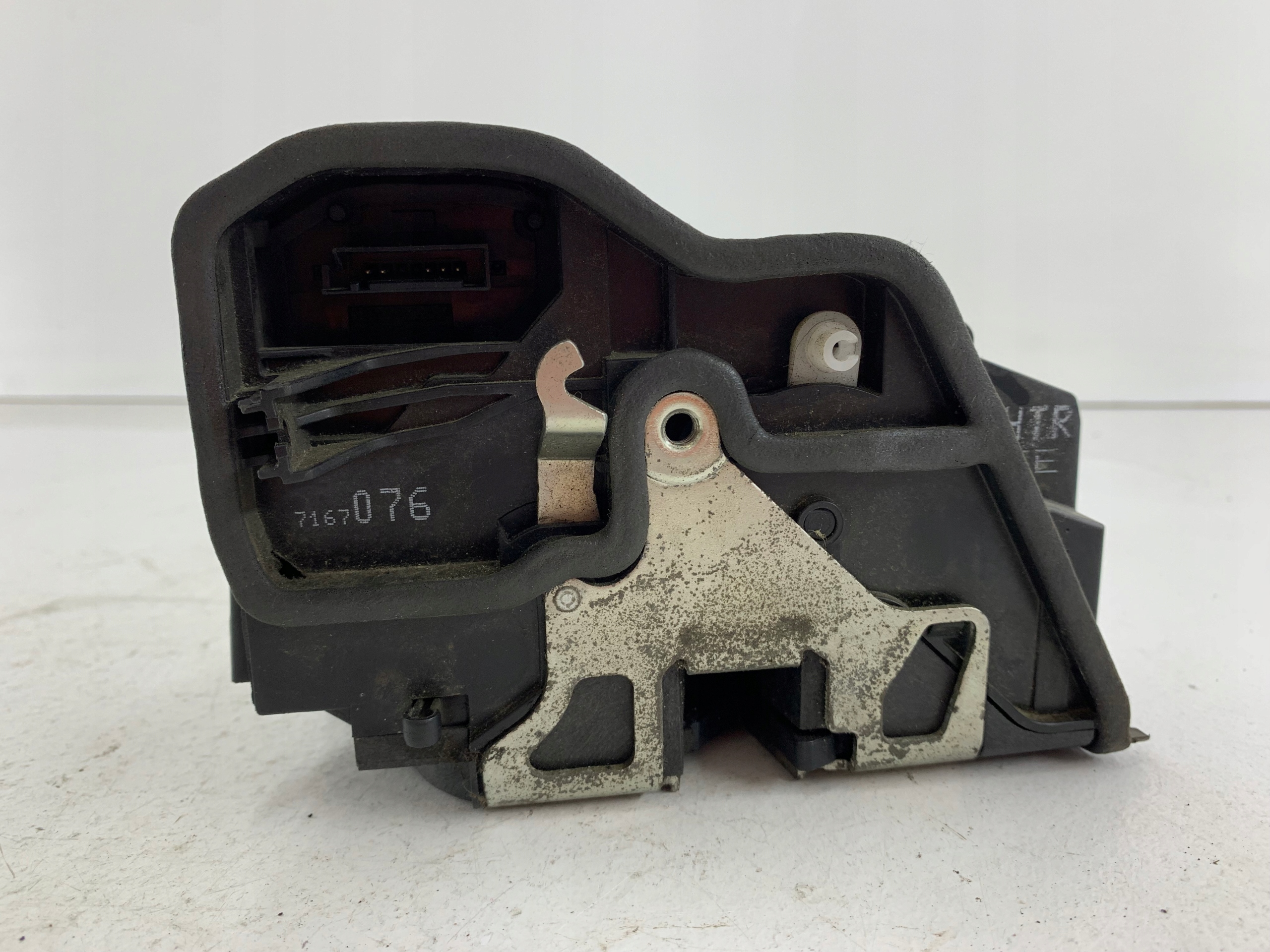 BMW E60 E61 lock door right rear part 7167076