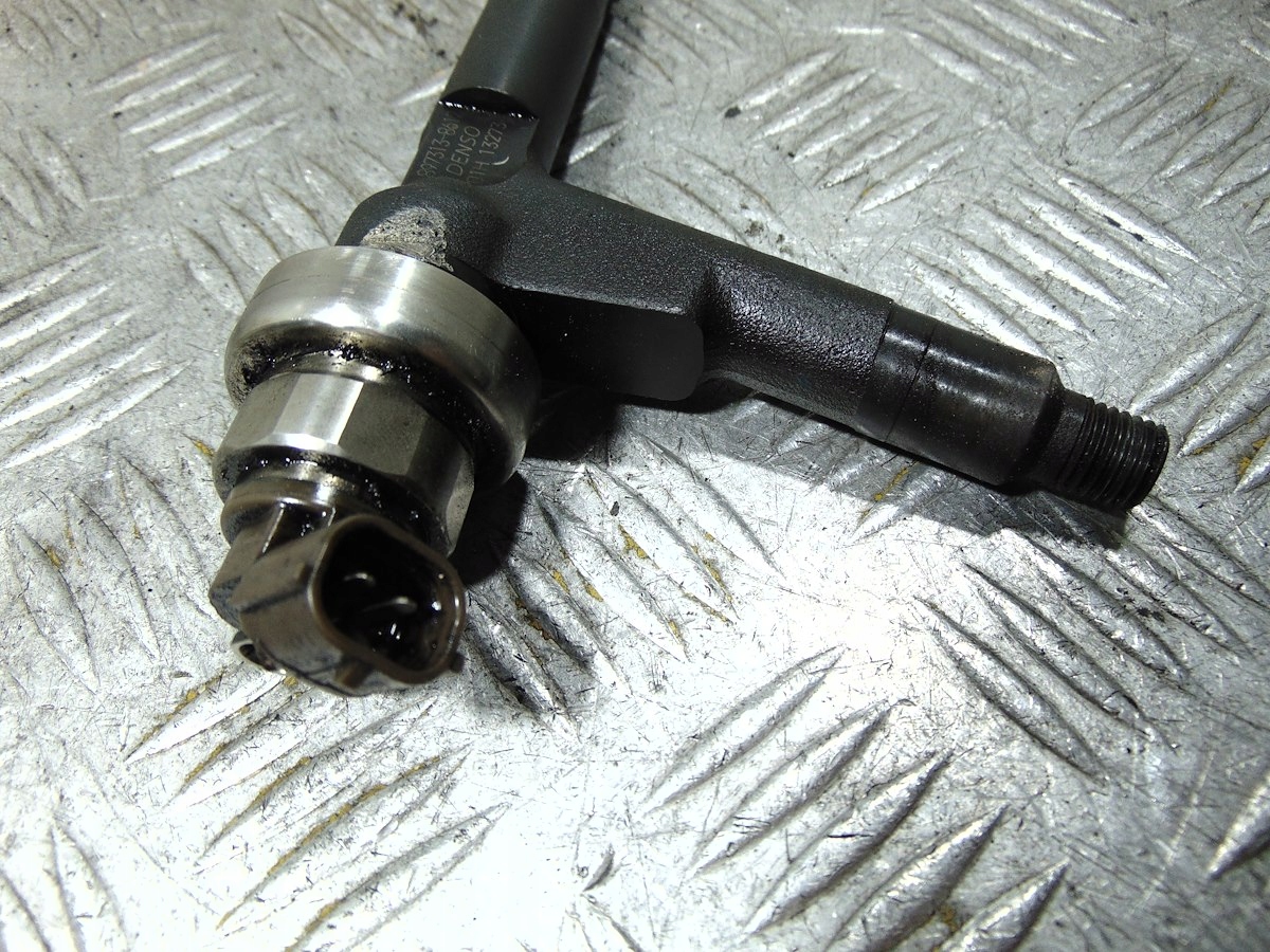 WTRYSKIWACZ OPEL CORSA C 897313-8612 1.7 CDTI Producent części Denso