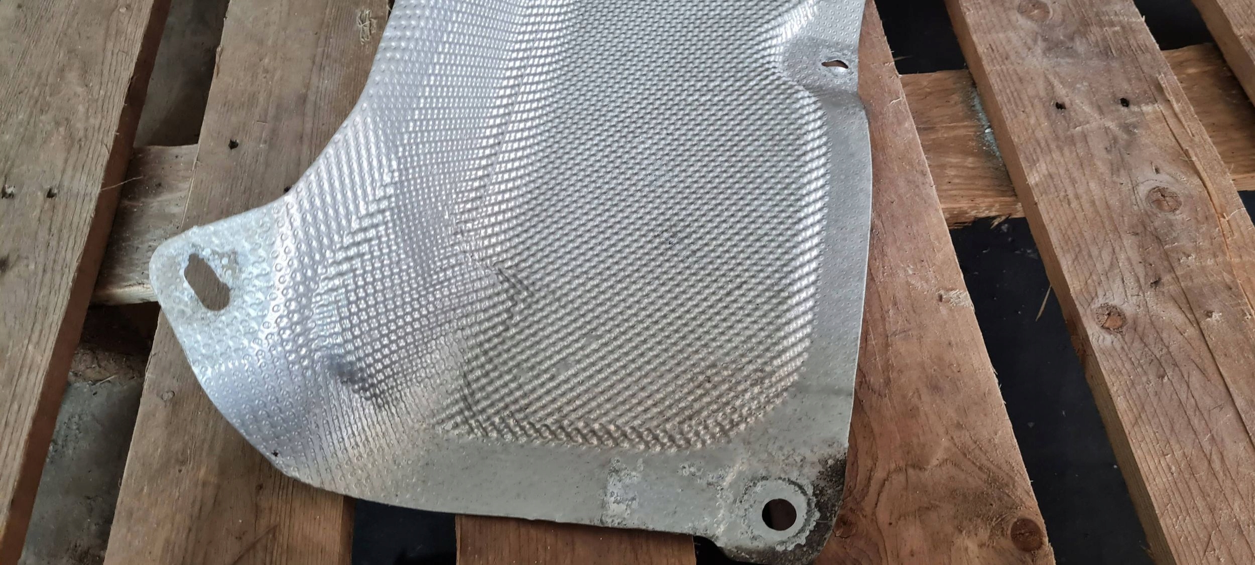 A6 C8 4K cover TERMICZNA central chassis 4K0825725C