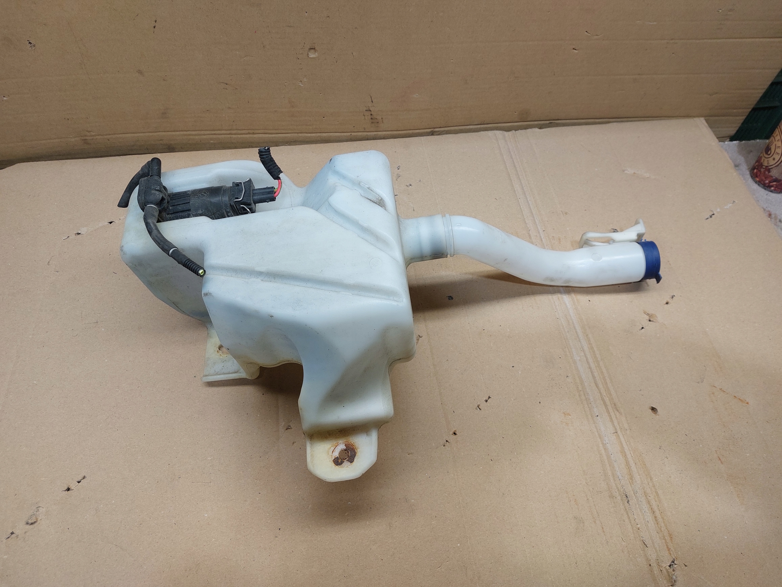 FIAT 500L washer fluid tank 51883639